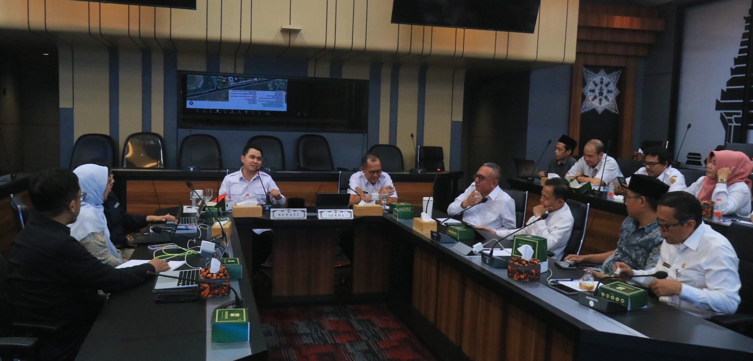 Bupati Mojokerto Muhammad Al Barra dalam agenda pemaparan laporan hasil Feasibility Study (FS) atau Studi Kelayakan rencana pemindahan ibu kota. (Kominfo Kota Mojokerto)