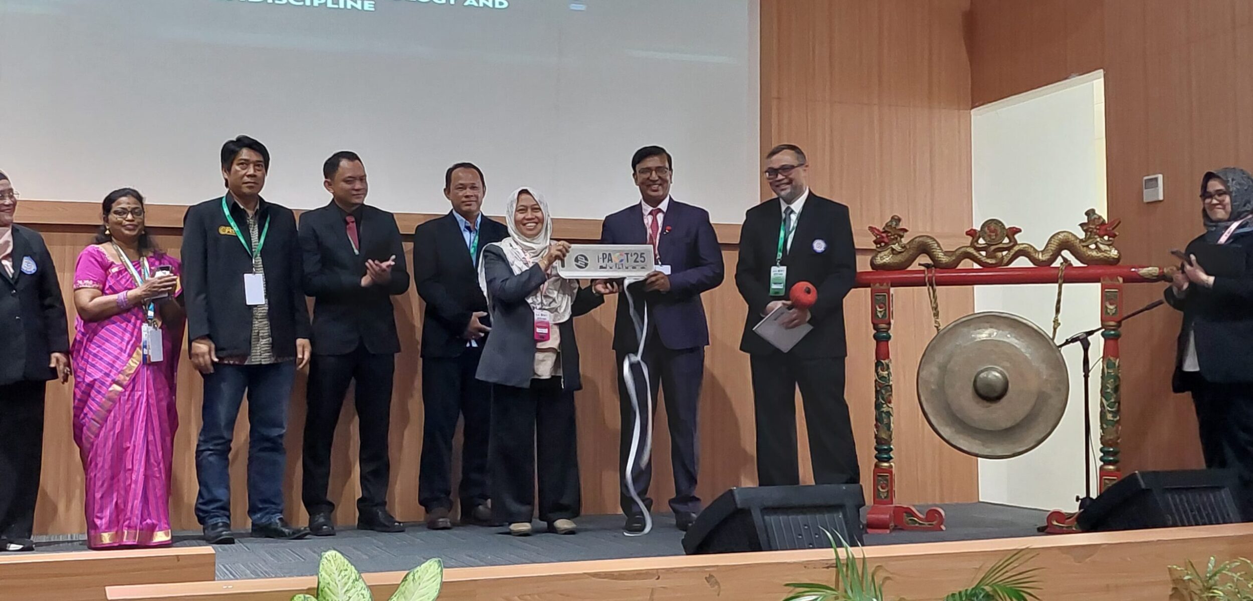 FTMM Unair Gandeng VIT dan Universiti Malaya Gelar Konferensi Teknologi Internasional