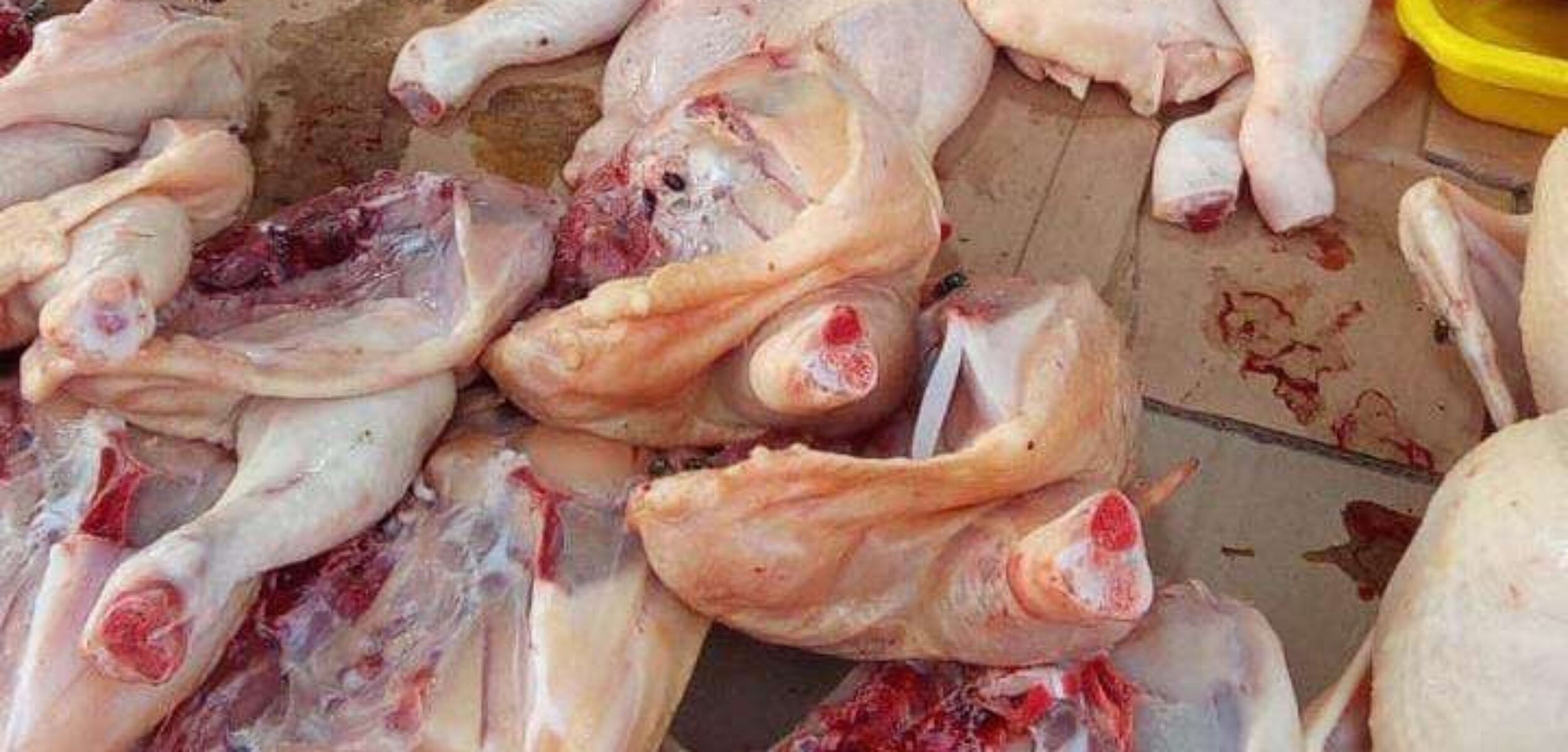 Ayam potong di Sampang sempat menyentuh di harga Rp 45.000 per kilogram (fais/kabarterdepan.com)