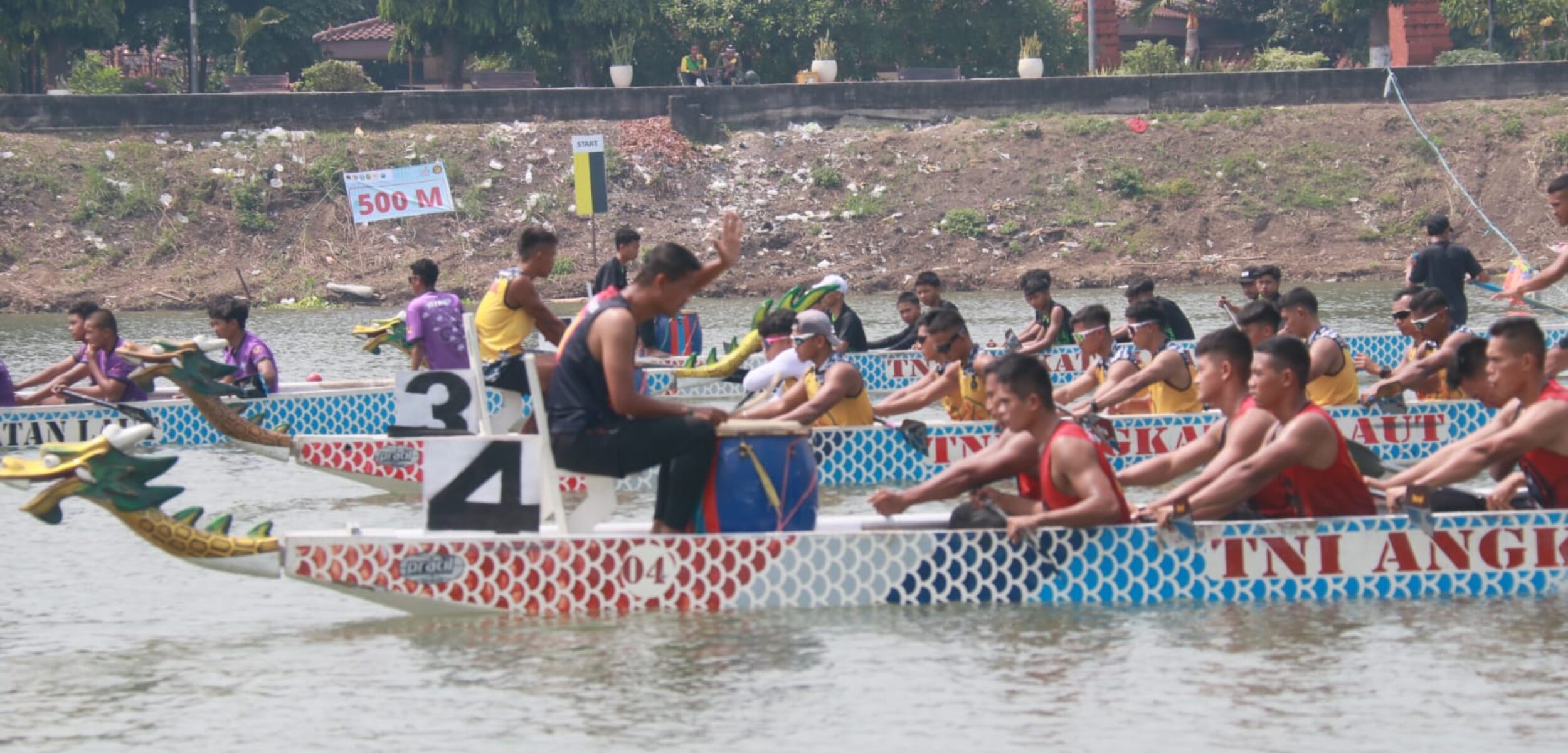 Bupati Mojokerto mengadakan Lomba Dayung Perahu Naga Panglima TNI 2025