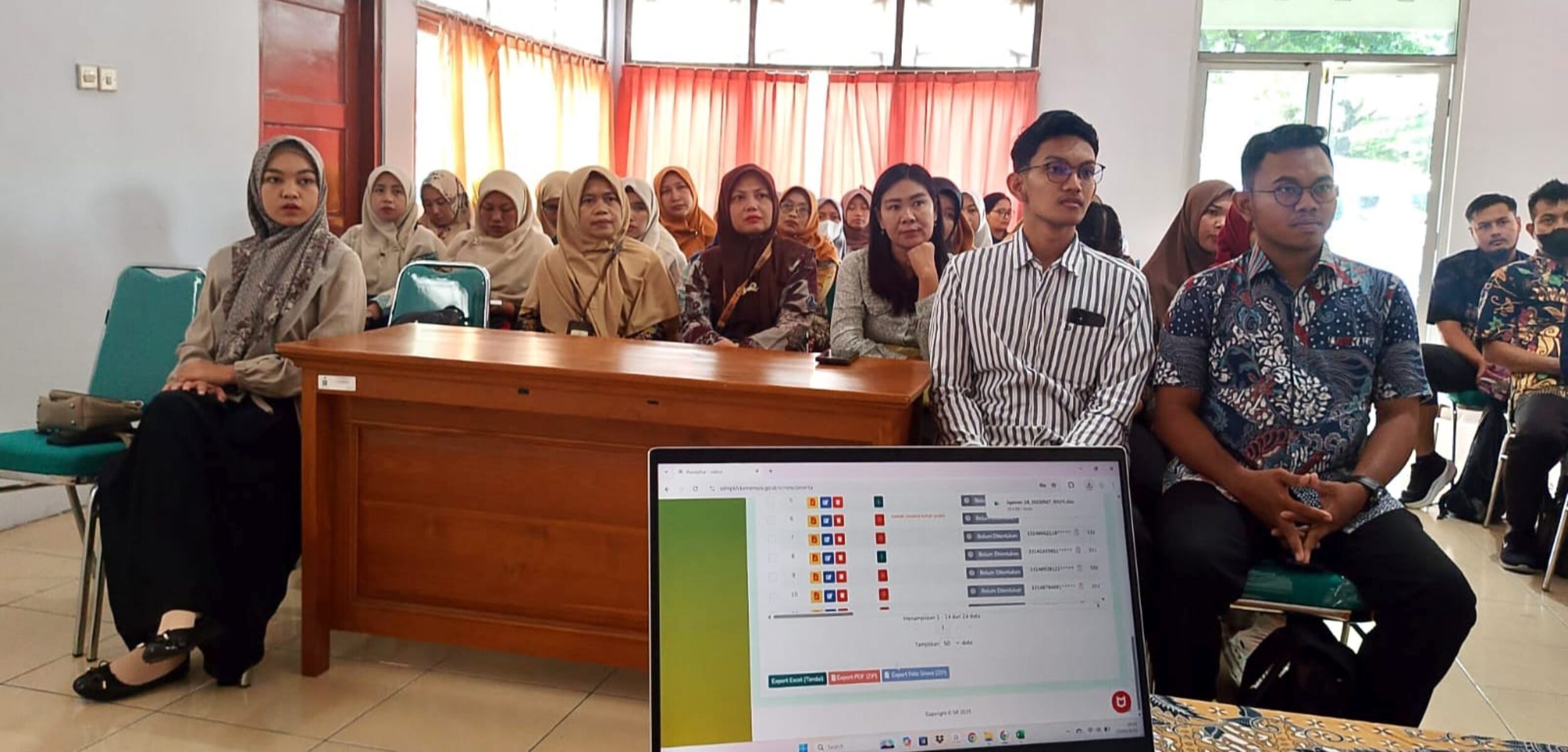 IMG 20250929 WA0112 1 Rapat Koordinasi Percepatan penjaringan verifikasi dan asesmen calon siswa baru Sekolah Rakyat di Kabupaten Sragen , bersama Dinas Sosial dan Koordinator Regional PKH Kementerian Sosial RI beberapa waktu yang lalu (masrikin/kabarterdepan.com)