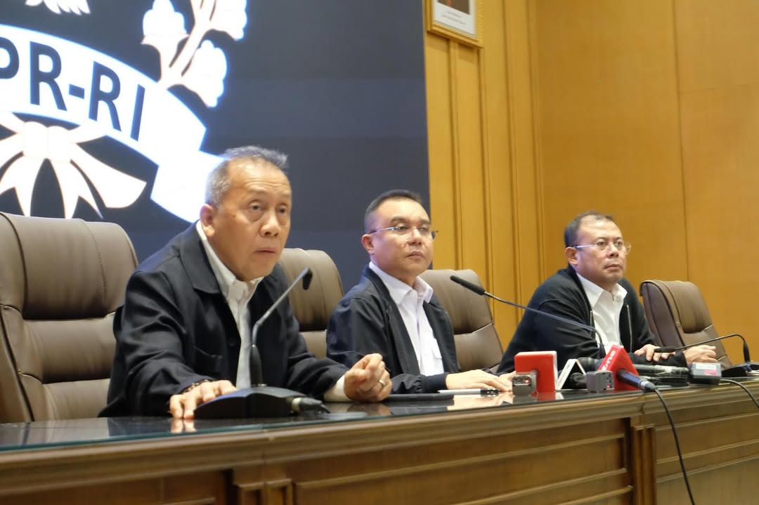 Pada hari ini menanggapi tuntutan 178 rakyat Pimpinan DPR menggelar Konferensi Pers dengan men 2