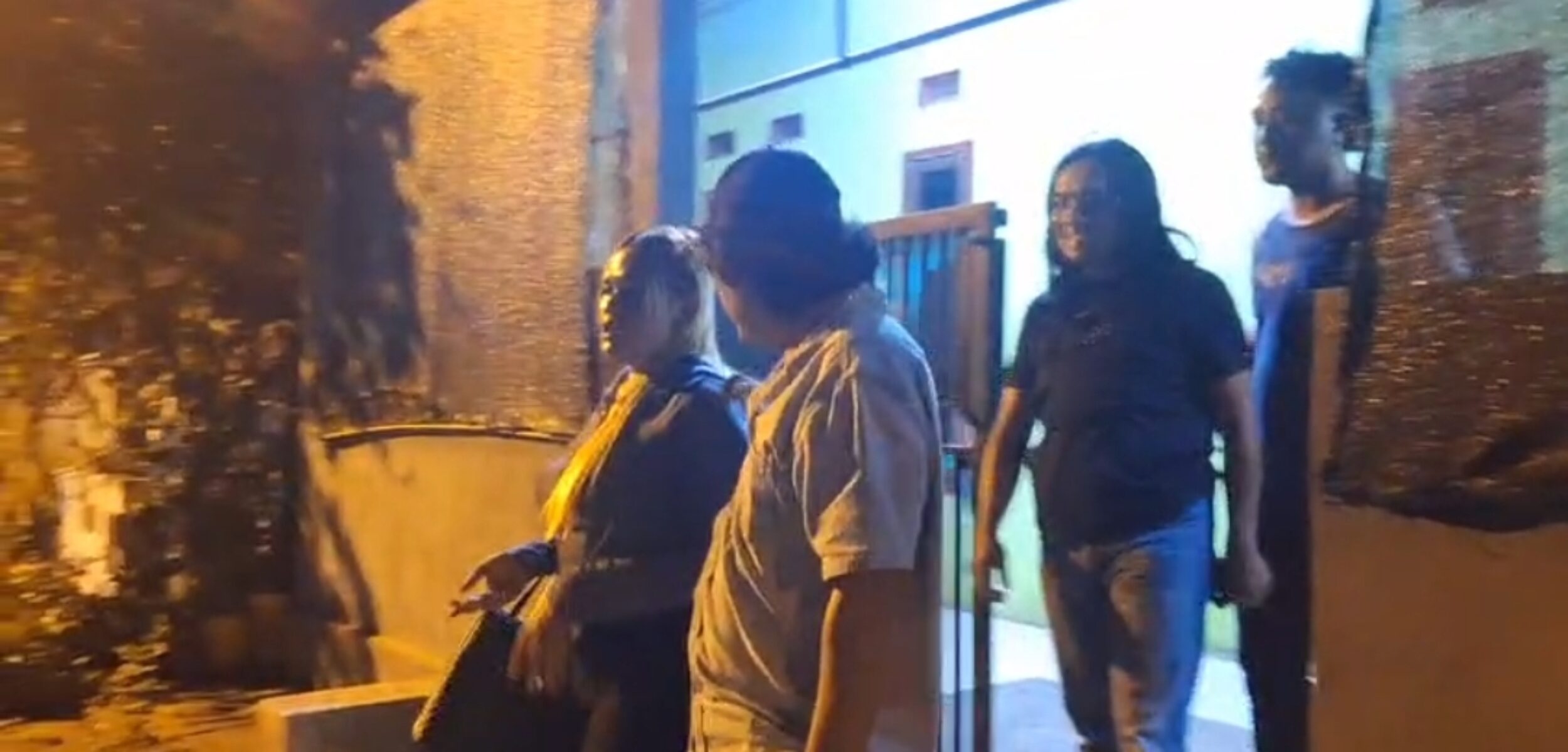 Polres Mojokerto amankan waria, terduga penjual dan pemeran konten pornografi via Telegram VIP (Redaksi / Kabarterdepan.com)