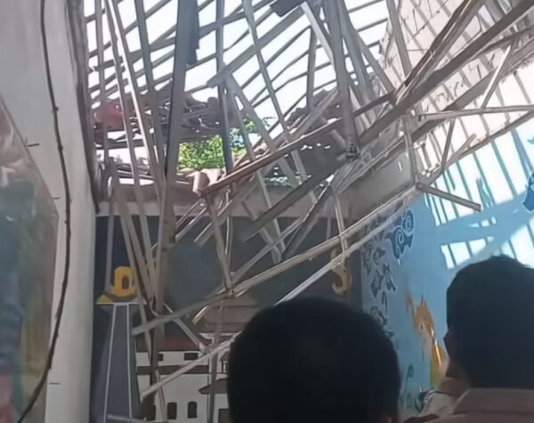 Bikin Panik! Atap Ruang Kelas SMKN 1 Cileungsi Roboh Timpa Siswa