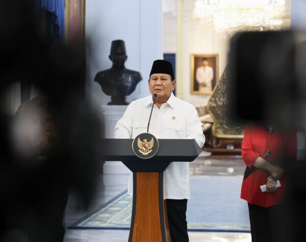 Prabowo Minta DPR Segera Undang Tokoh Masyarakat dan Mahasiswa untuk Berdialog