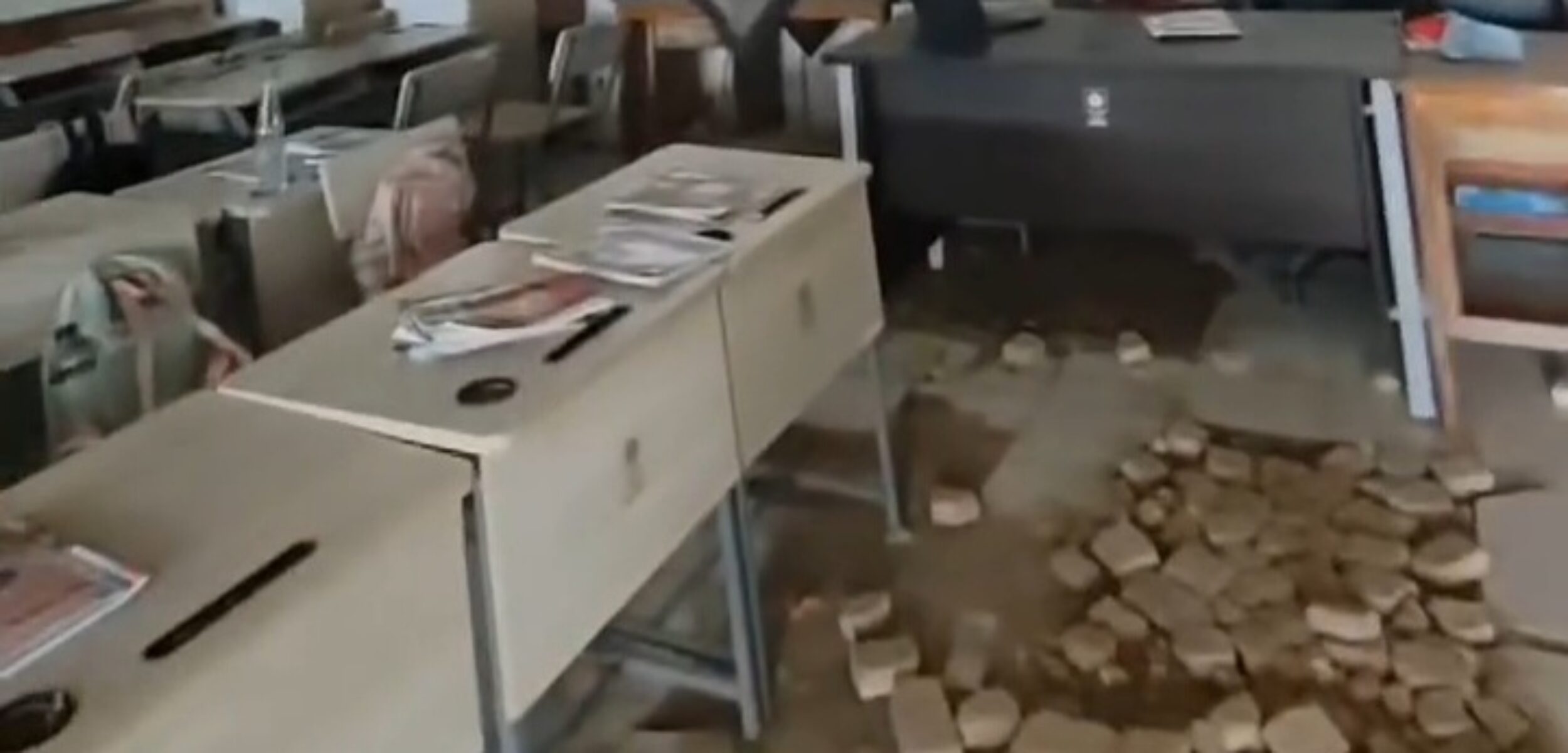 Viral Guru Curhat SDN Tegal Benteng Rusak Parah dan Tak Layak Pakai, Dedi Mulyadi: Sedang Diperbaiki