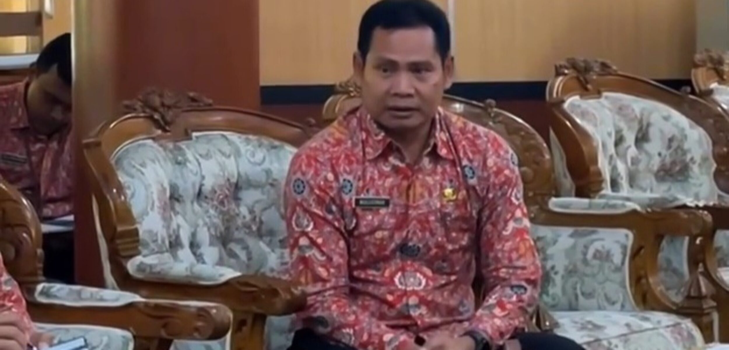 Camat Sooko Minta Maaf ke Bupati Mojokerto soal Kades Joget di Kantor Kecamatan. (Instagram Gus Barra)