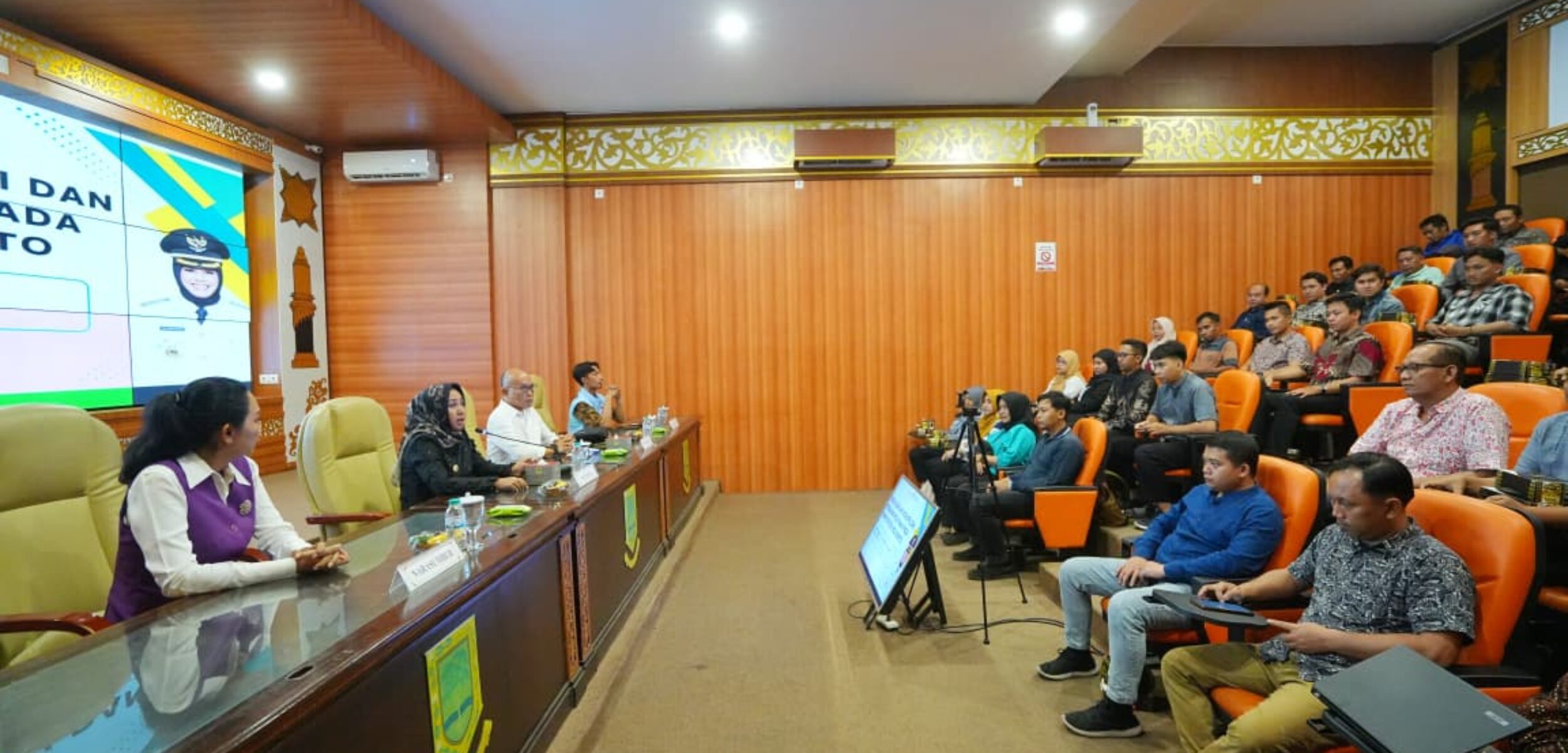 WhatsApp Image 2025 09 02 at 12.23.53 PM 1 Wali Kota Mojokerto Ika Puspitasari dalam sebuah acara sosialisasi antikorupsi dan perbaikan pelayanan. (Kominfo Kota Mojokerto)