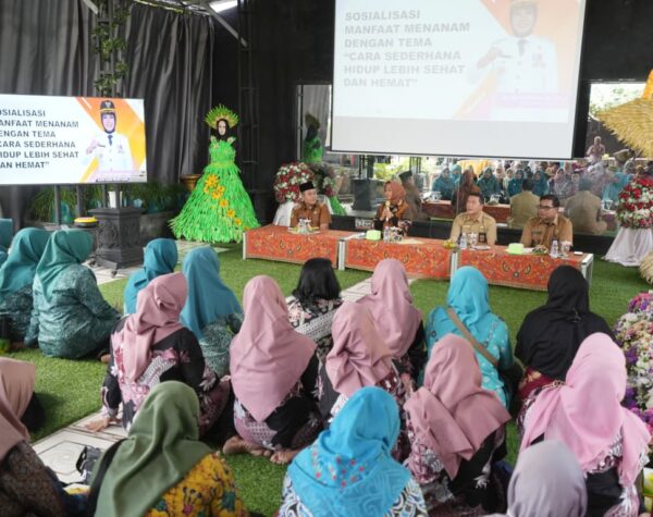 Wali Kota Mojokerto Dorong KWT dan PKK Tanam di Pekarangan, Ajak Warga Hidup Sehat dan Hemat