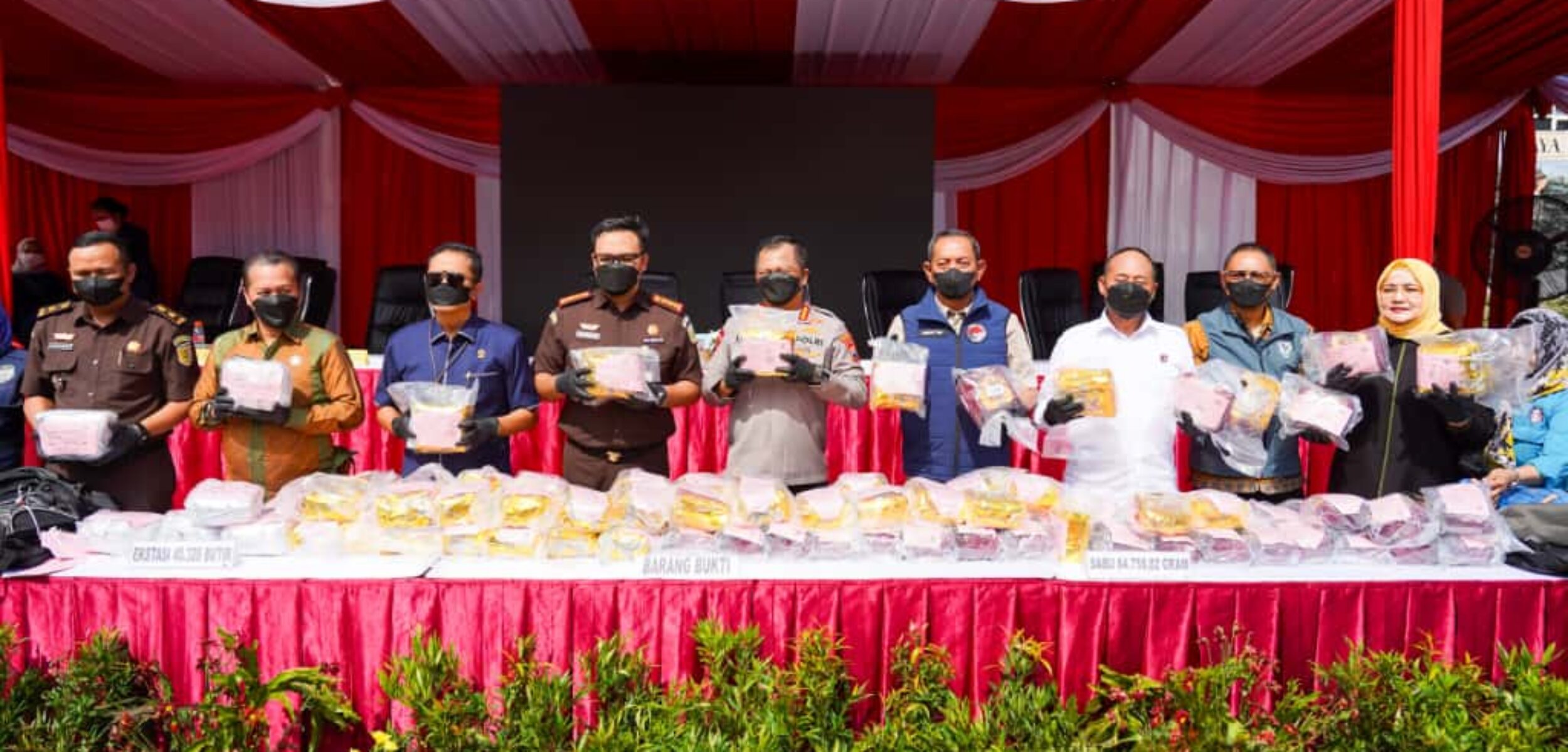 Satresnarkoba Polrestabes Surabaya Polda Jawa Timur (Jatim) melakukan pemusnahan barang bukti narkotika. (Humas Polrestabes Surabaya)