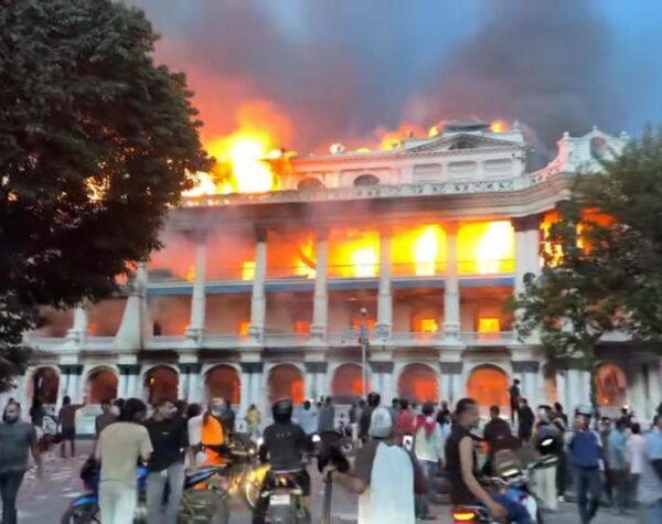Kerusuhan Demo Gen Z di Nepal, Massa Bakar Istana Singha Durbar hingga Rumah Perdana Menteri