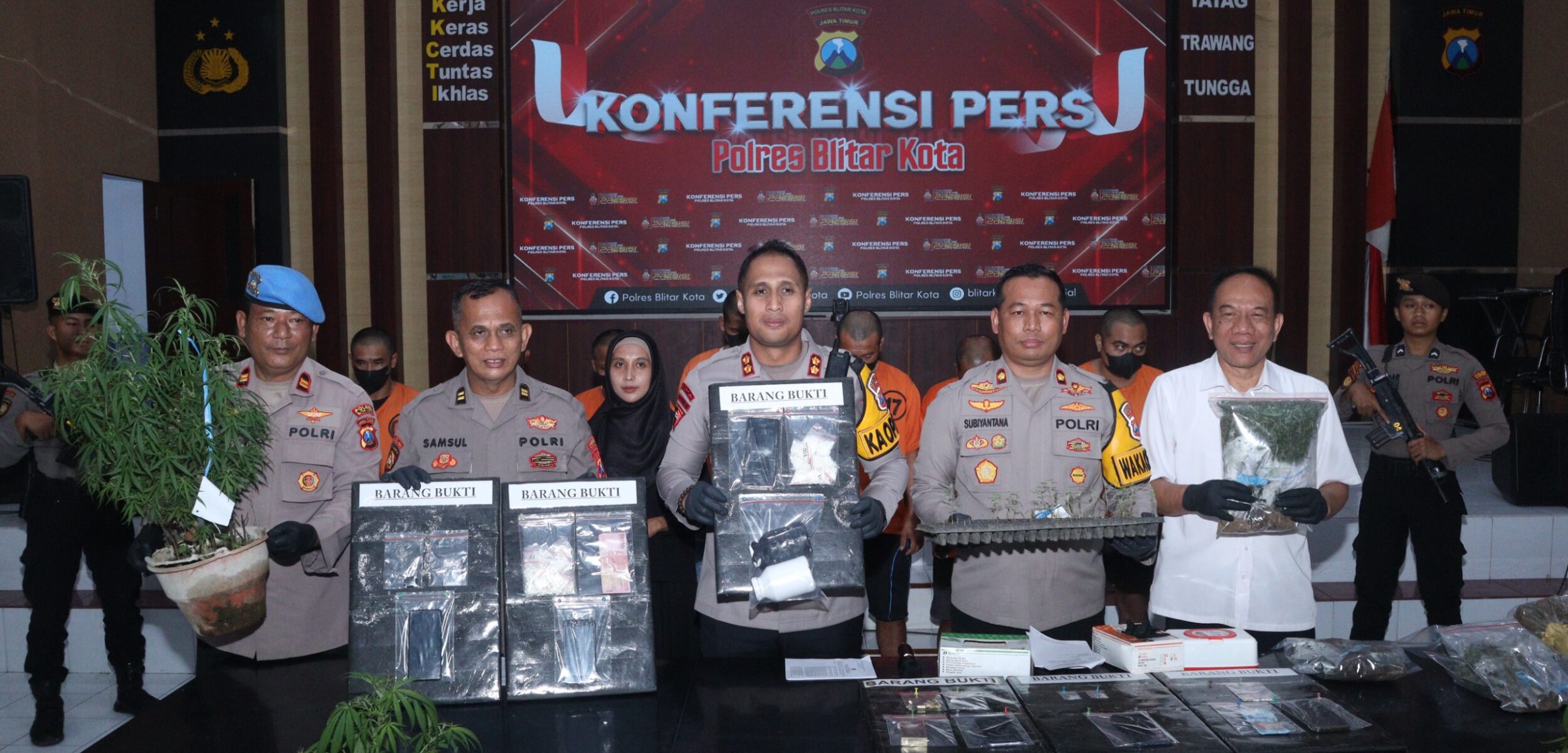 Polres Blitar Kota Polda Jatim berhasil menangkap 9 tersangka dalam kasus penyalahgunaan narkoba dalam Operasi Tumpas Narkoba 2025. (Humas Polres Blitar Kota)