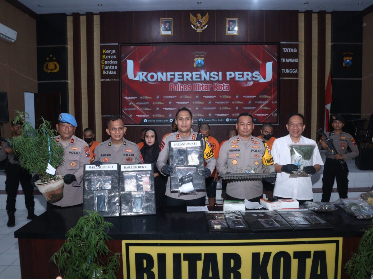 Polres Blitar Kota Polda Jatim berhasil menangkap 9 tersangka dalam kasus penyalahgunaan narkoba dalam Operasi Tumpas Narkoba 2025. (Humas Polres Blitar Kota)