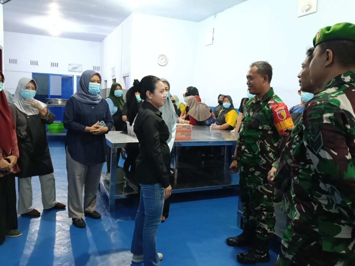 Potret DPRD Kota Mojokerto saat sidak ke Dapur SPPG Tropodo, Kranggan, Kota Mojokerto. (Redaksi / Kabarterdepan.com)