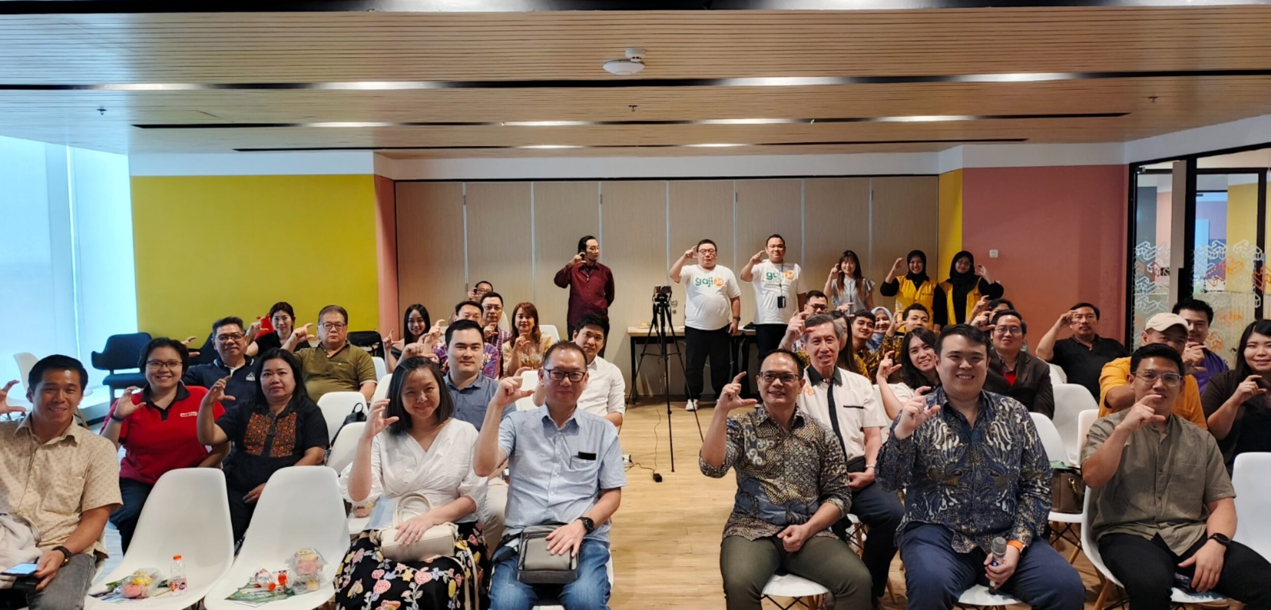 Bisnis Lebih Efisien dan Berkelanjutan, CEO Talk Ajak Pelaku Usaha Beralih ke EV