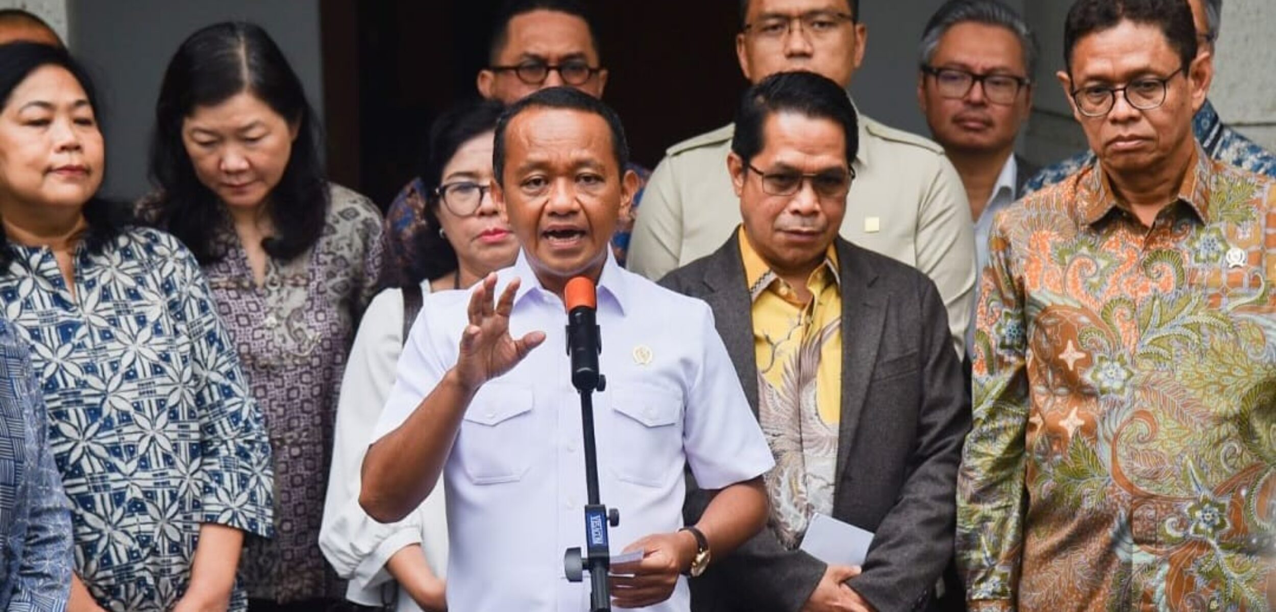 Menteri ESDM, Bahlil Lahadalia, saat konferensi pers di Kementerian ESDM. (Instagram @kesdm)