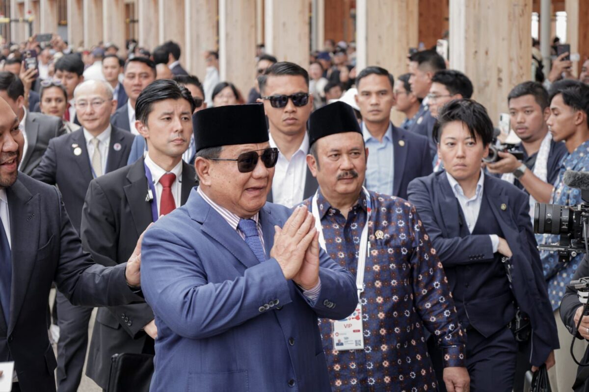 Presiden Republik Indonesia Prabowo Subianto meninjau Paviliun Indonesia di World Expo 2025 Osaka, Jepang. (Kemkomdigi)