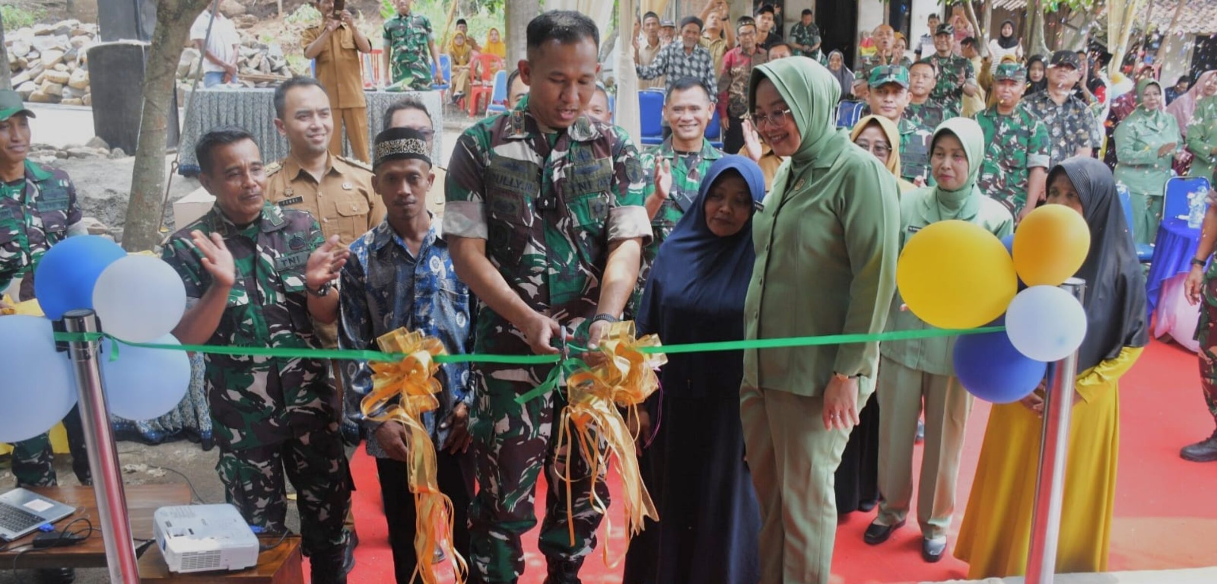 Potret Rumah Tinggal Layak Huni (RTLH) milik keluarga Mohammad Suud di Manting, Jatirejo sekaligus program Sedekah Prajurit. (Humas Kodim)