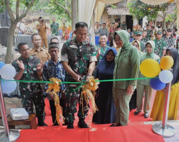 HUT ke-80 TNI, Dandim 0815/Mojokerto Resmikan Rumah Tinggal Layak Huni untuk Warga Jatirejo