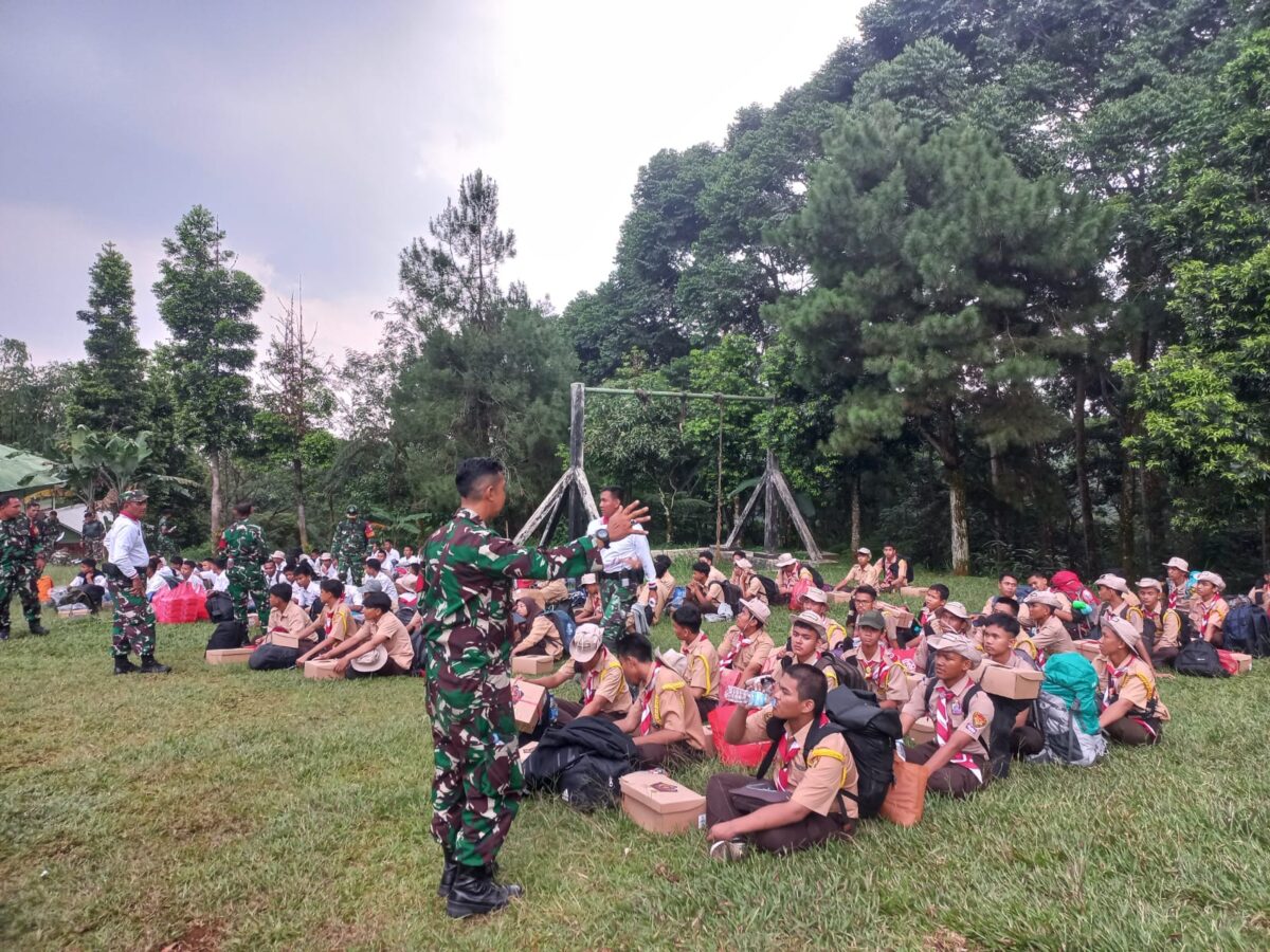 WhatsApp Image 2025 09 26 at 19.46.19 ac9cfc43 1 Potret siswa SMKN 15 kota Bekasi saat giat Persami dan Bela Negara di Bogor. (Yanso / Kabarterdepan.com)