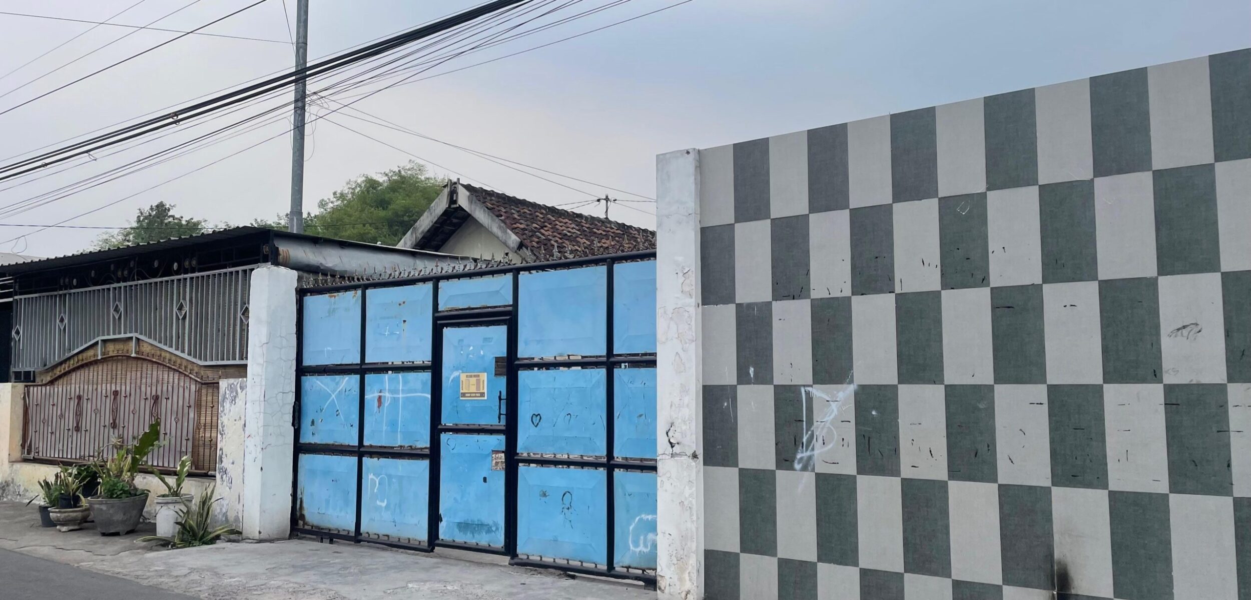 Potret Yayasan Rehabilitasi Narkoba Rumah Merah Putih di Dusun Ngumpak, Jabon. (Tim Redaksi / Kabarterdepan.com)