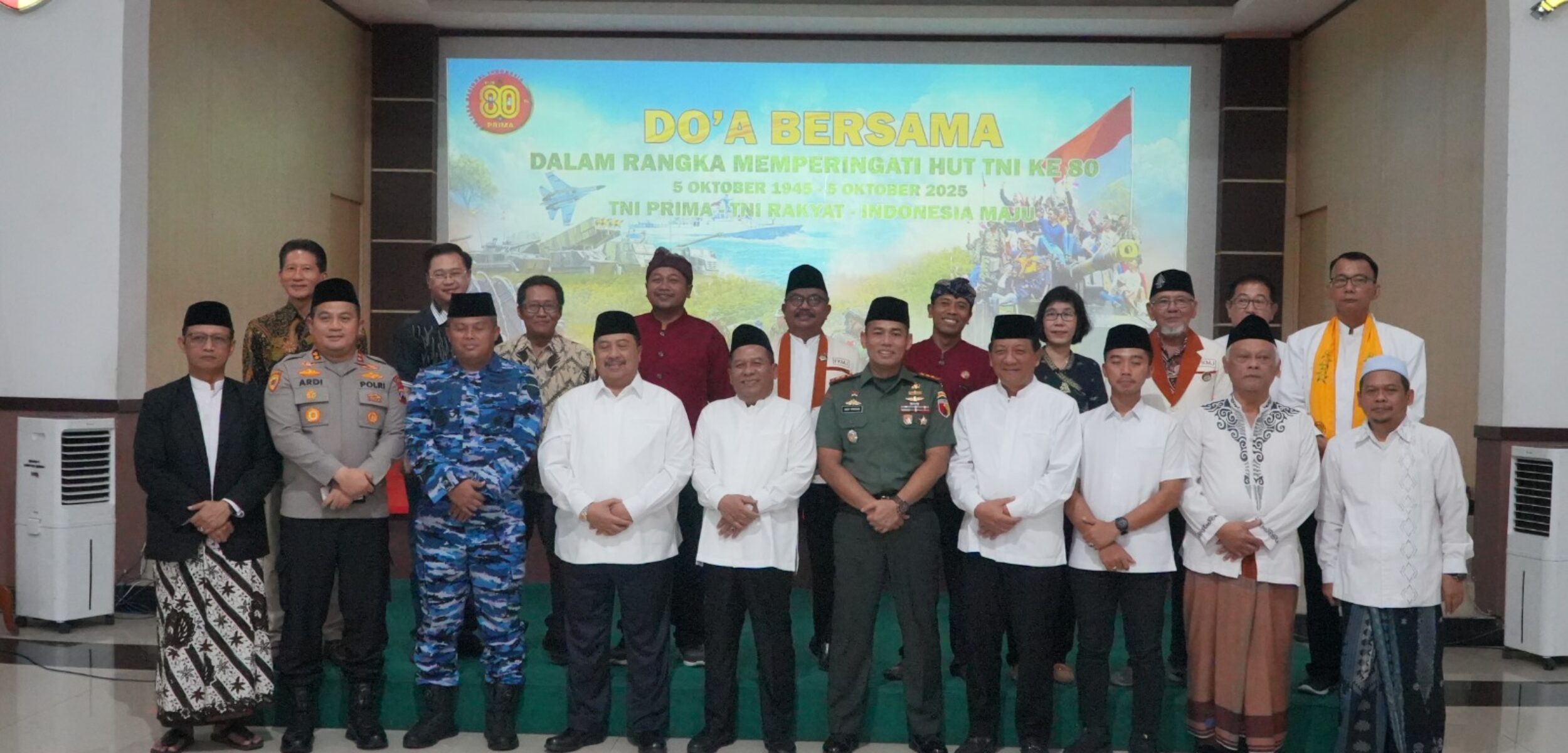 Bupati Jombang Warsubi mengadakan acara Doa Bersama Lintas Agama dalam rangka memperingati HUT ke-80 TNI. )(Kominfo Kab Jombang)