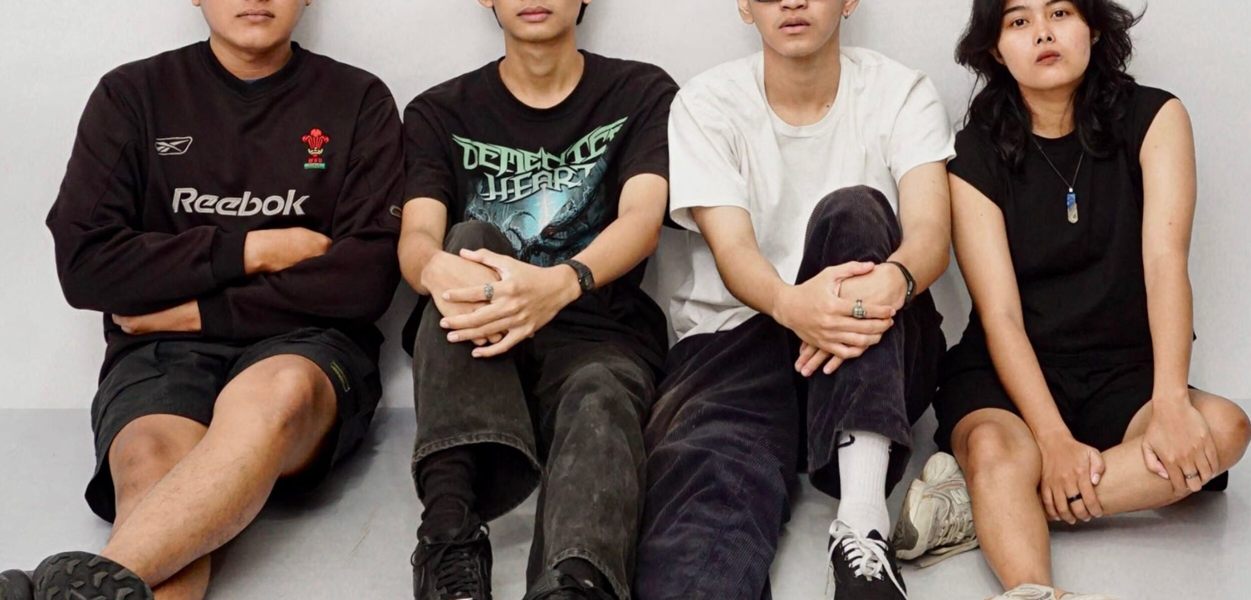 Nevenue adalah band Ambient pop/Emo/Rock Alternatif dari Tulungagung.