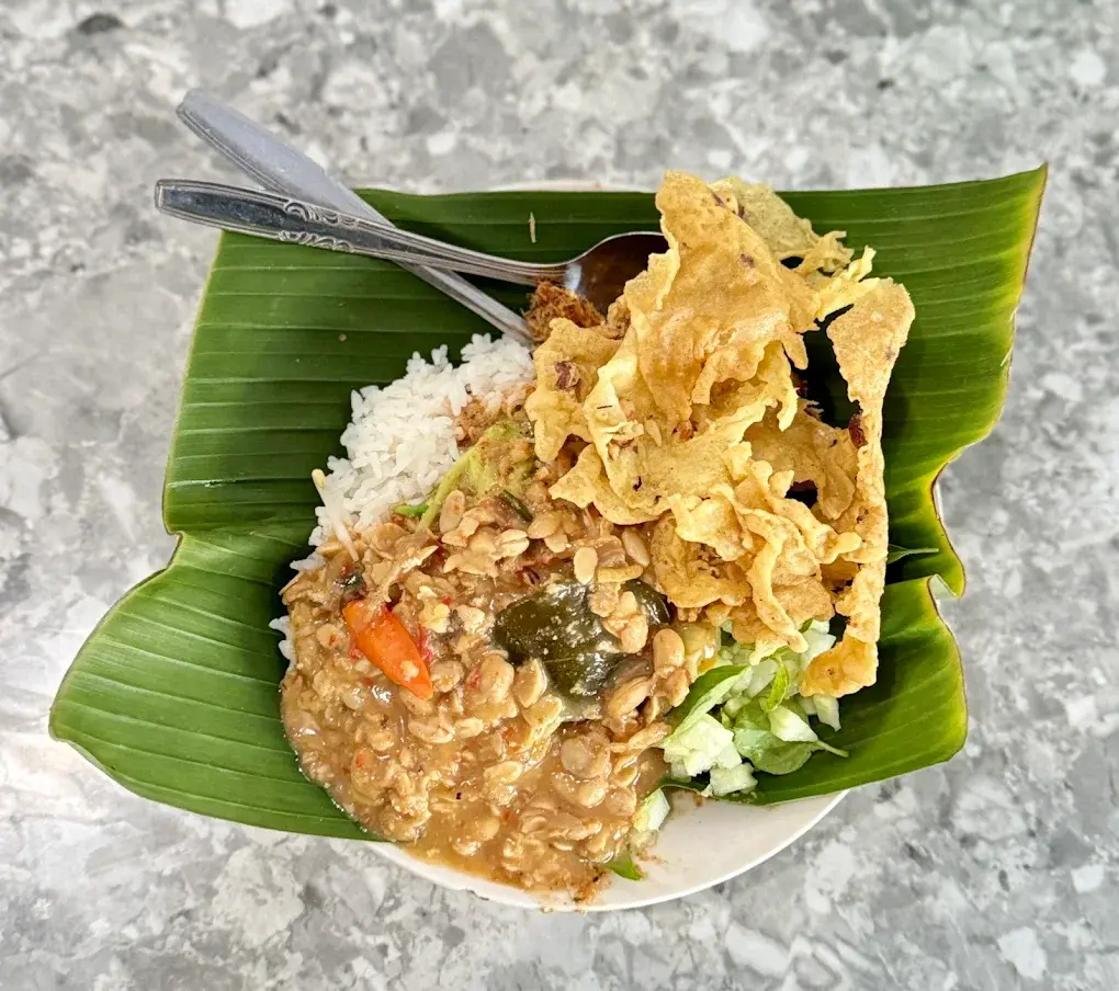 Potret nasi pecel Mojokerto.