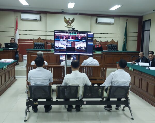 Sidang Kasus Dugaan Korupsi proyek TBM Kota Mojokerto di Pengadilan Tipikor Surabaya. (Husni Habib/Kabarterdepan.com)