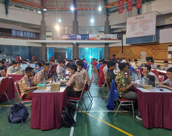 Suasana lomba Fitcom 3.0 yang diselenggarakan Undika Surabaya. (Husni Habib/Kabarterdepan.com)