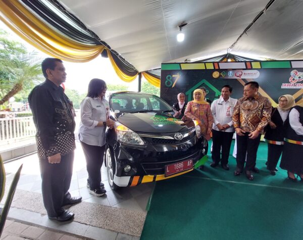 Gubernur Khofifah saat menghadiri peluncuran layanan OM@H Mobile Soetomo (Outreach Medical at Home). (Husni Habib/Kabarterdepan.com)