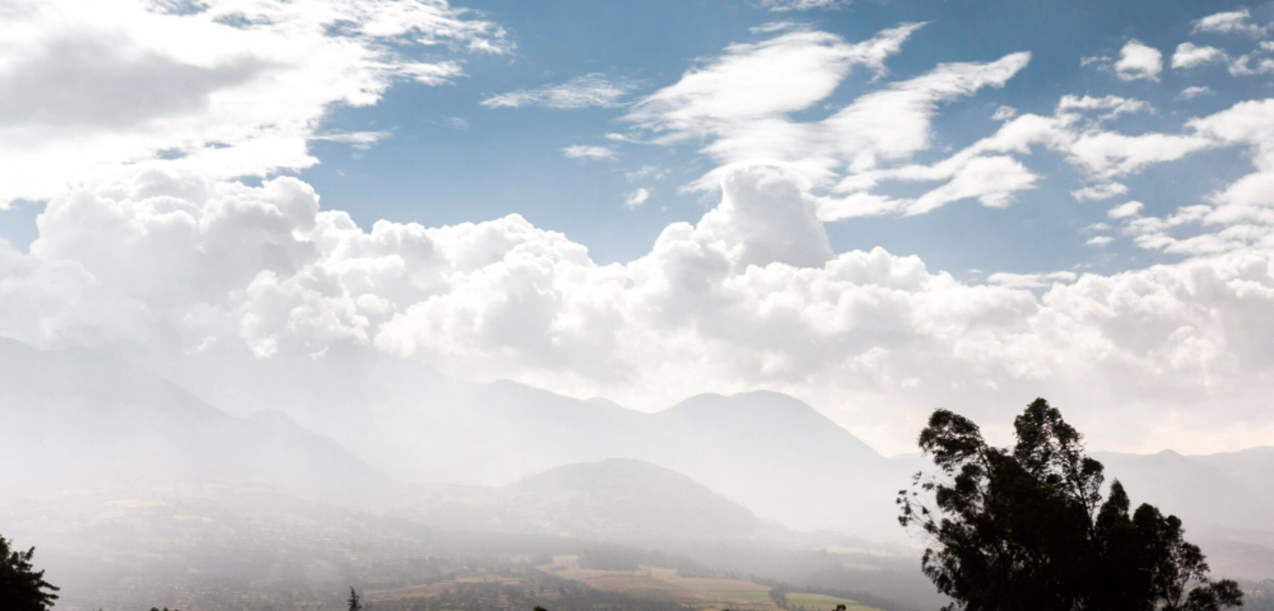 prakiraan cuaca udara kabur. (Freepik)