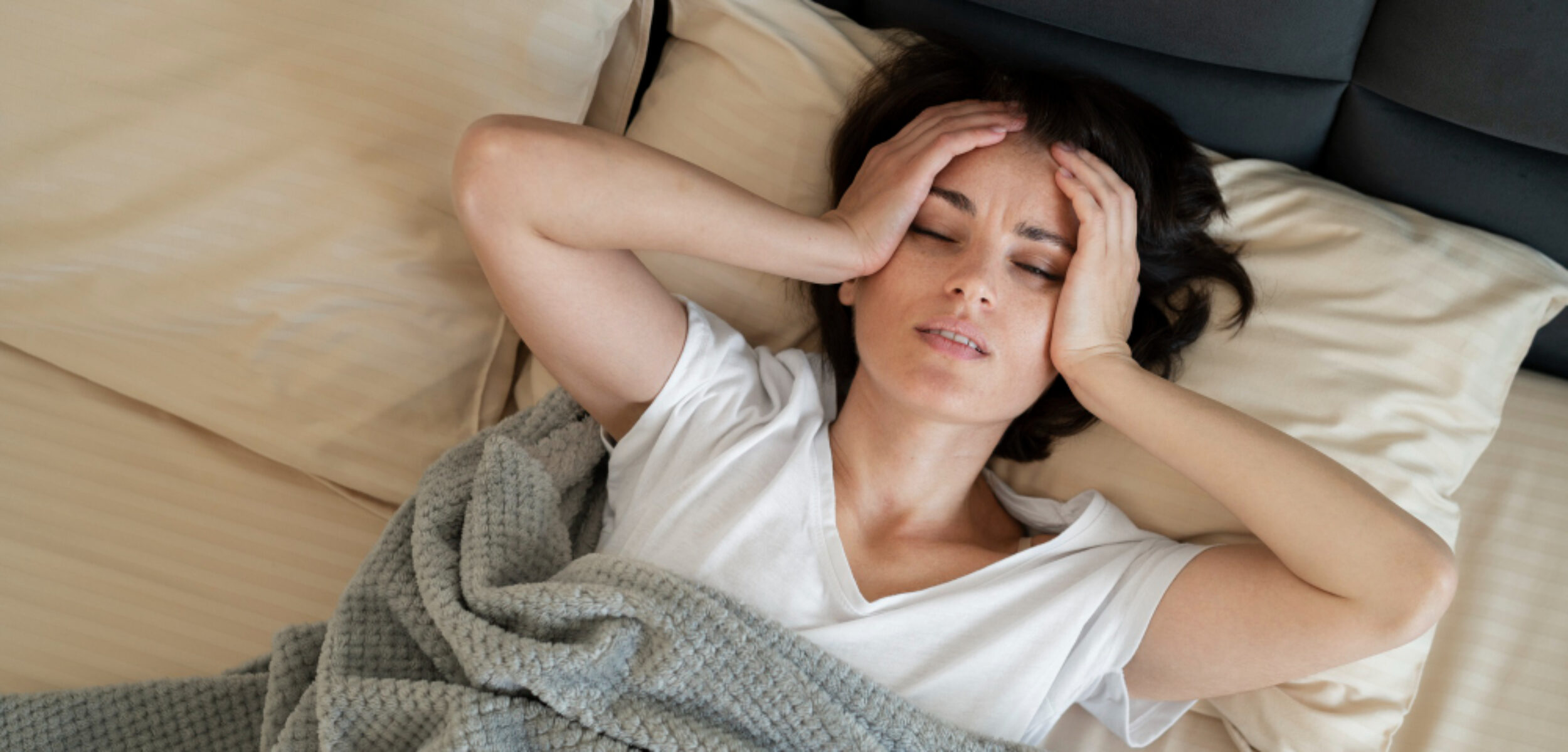 Ilustrasi kurang tidur yang bisa menyebabkan hipertensi atau tekanan darah tinggi. (Freepik)