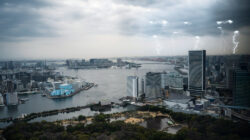 Info Cuaca DKI Jakarta Senin 23 Februari, Awas Hujan Ringan Disertai Petir!