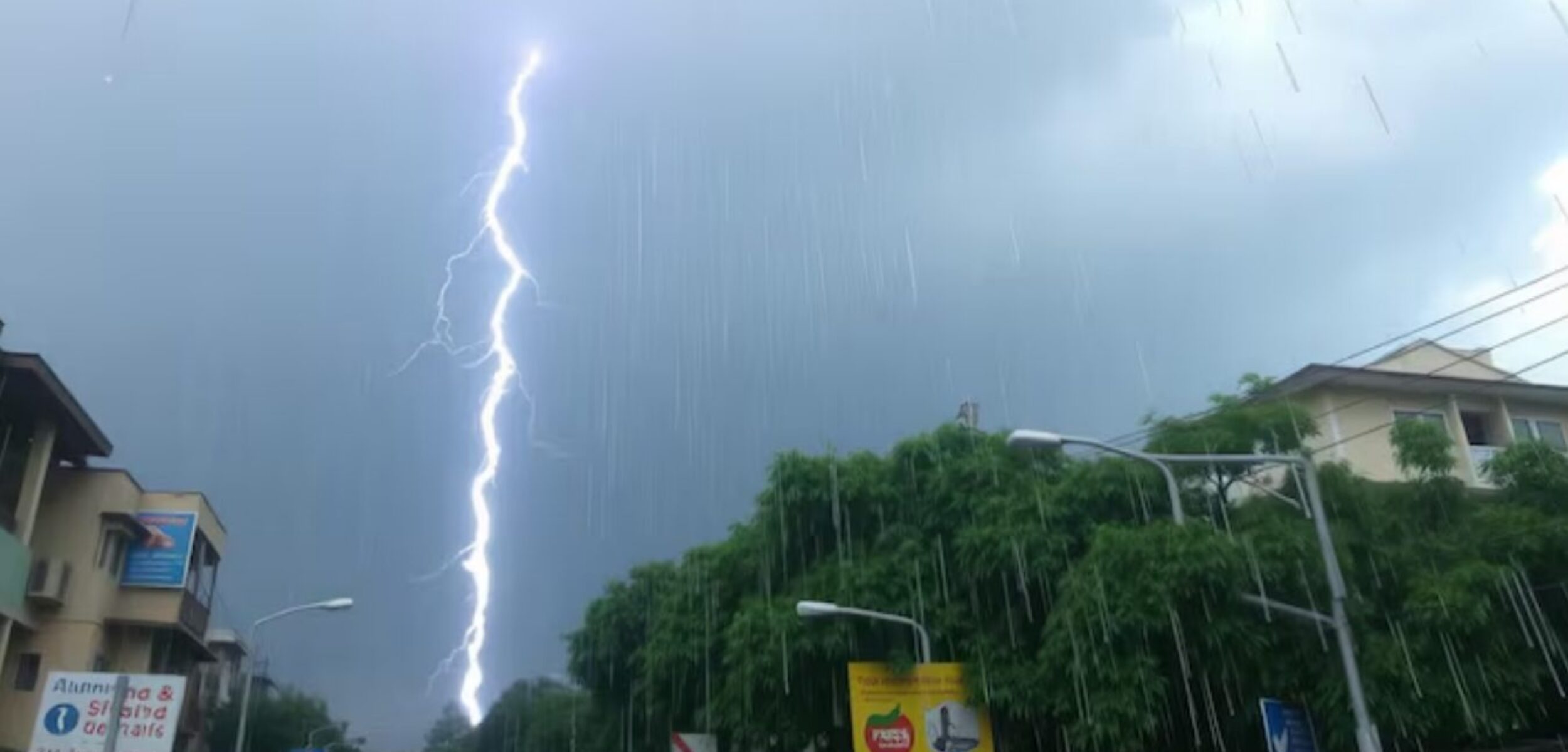 cuaca kota mojokerto hujan petir