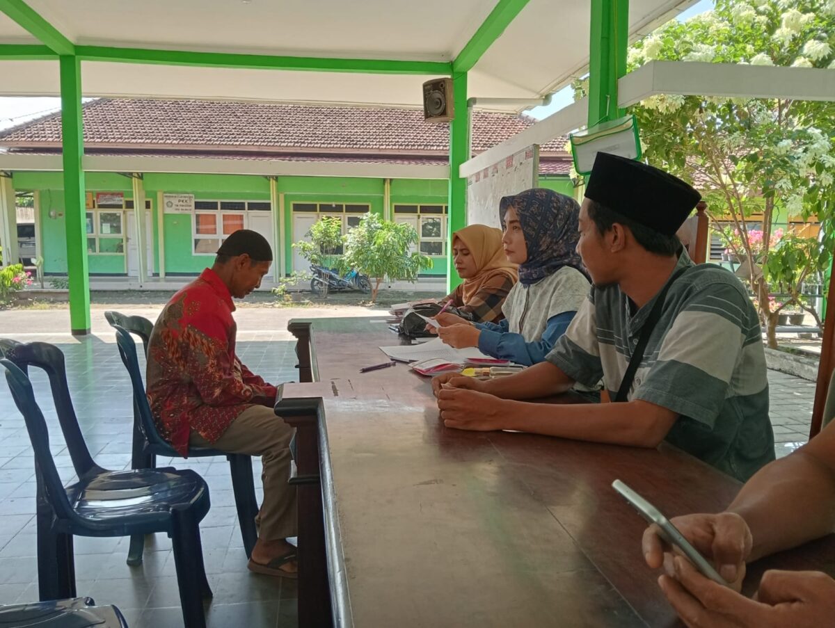 Potret penyaluran insentif guru ngaji. (LN / Kabarterdepan.com)