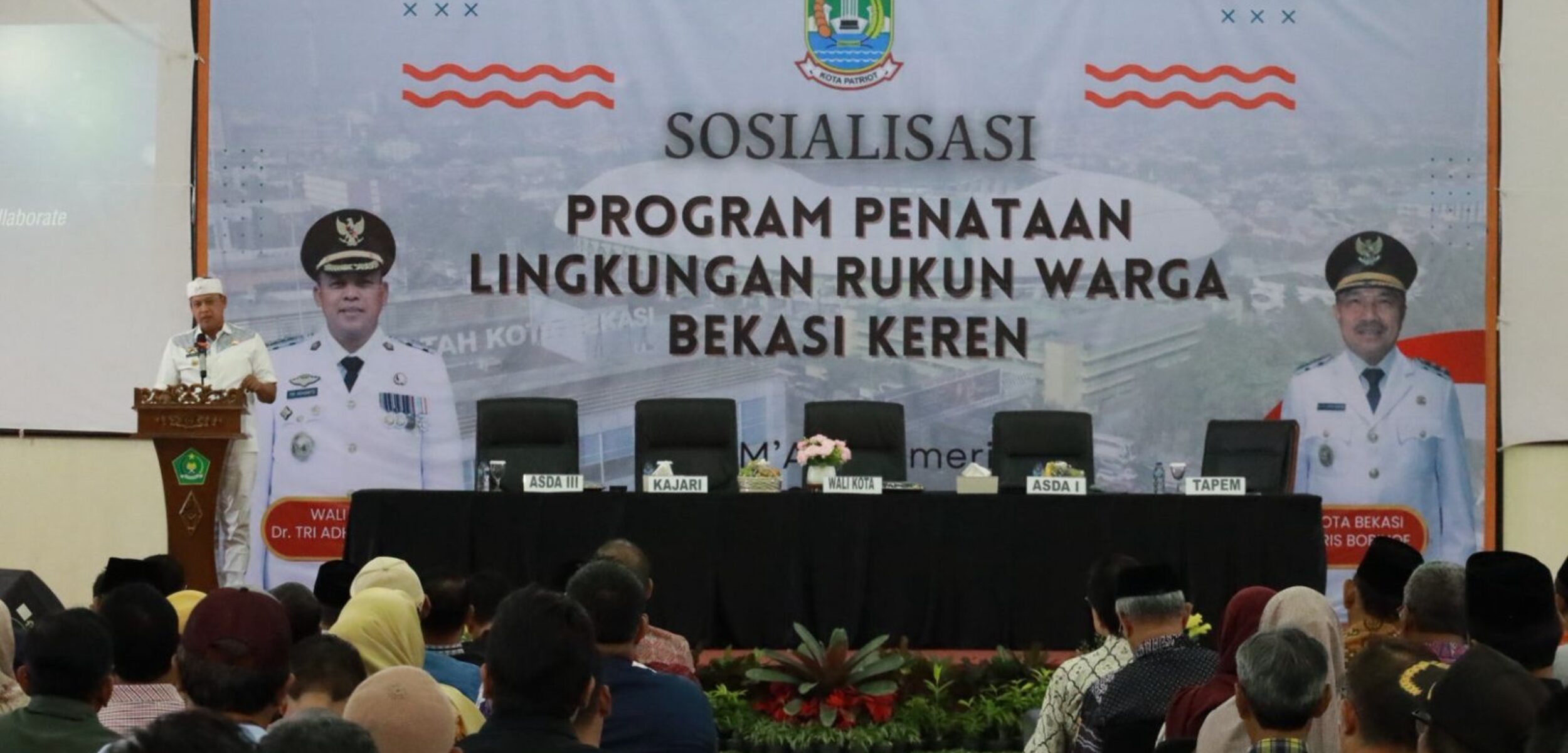 Pemkot Bekasi sosialisasi program penataan lingkungan rukun warga di gedung asrama haji. (Yanso/kabarterdepan.com) 