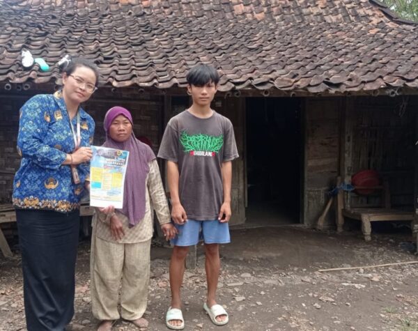 Pendamping PKH melakukan penyaringan casis putus sekolah untuk dimasukan Sekolah Rakyat (masrikin/kabarterdepan.com)