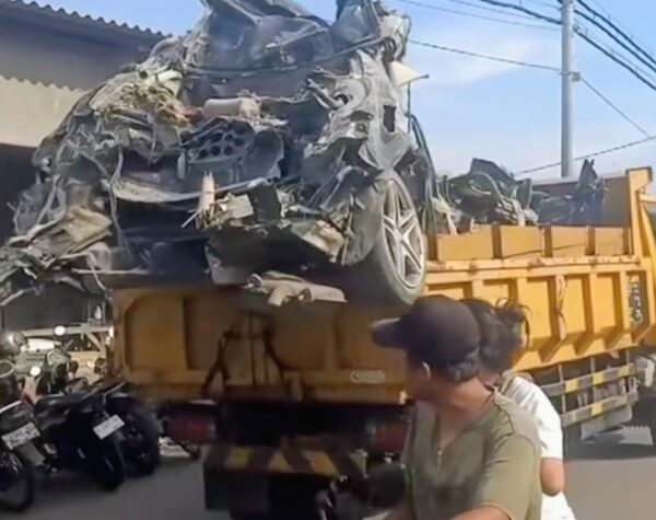 Heboh! Mercy Hitam Ditemukan Hancur di Reruntuhan Ponpes Al Khoziny, Pemiliknya Masih Misterius