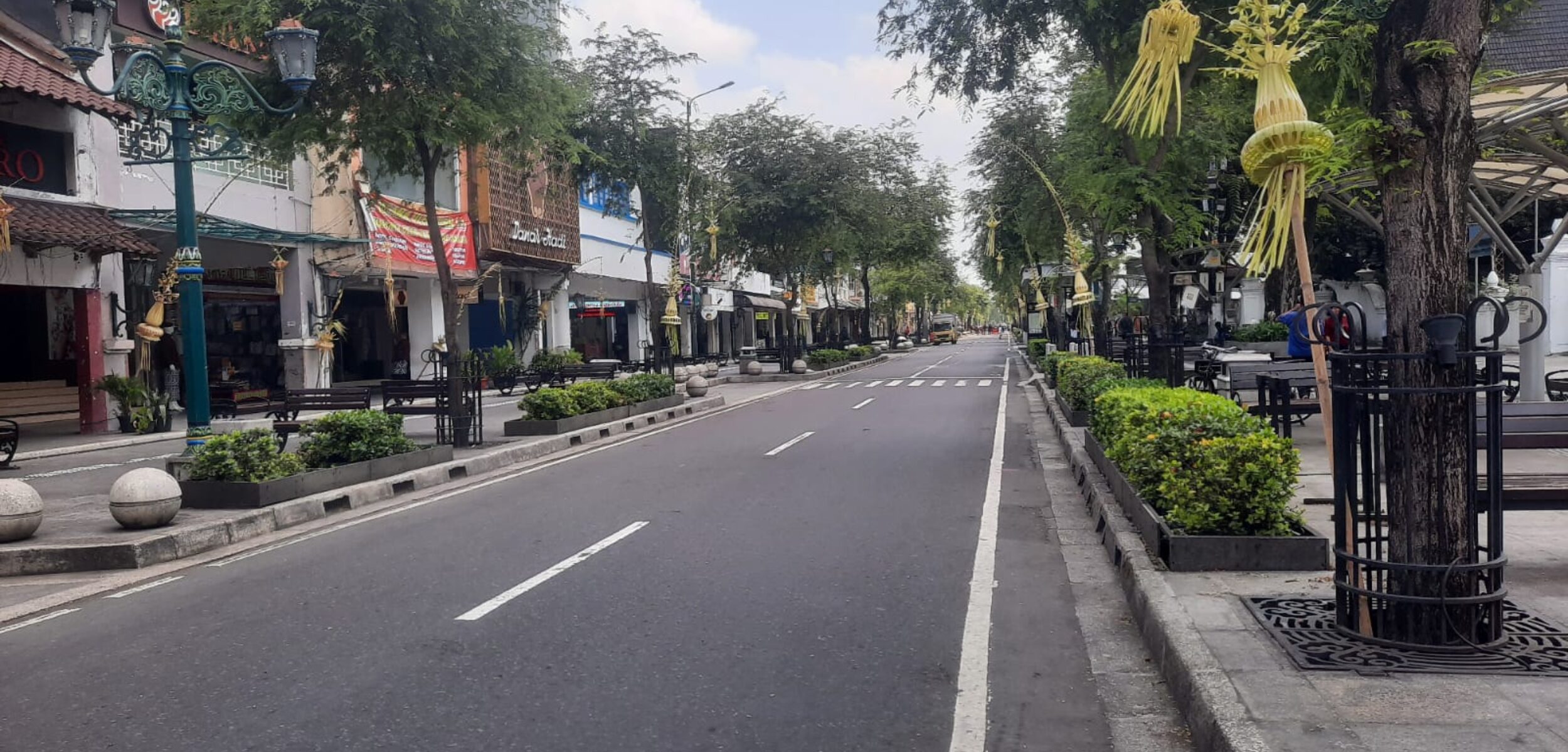 Suasana Malioboro yang lengang saat peringati HUT Kota Yogyakarta ke-269, Selasa (7/10/2025). (Hadid Husaini/kabarterdepan.com)