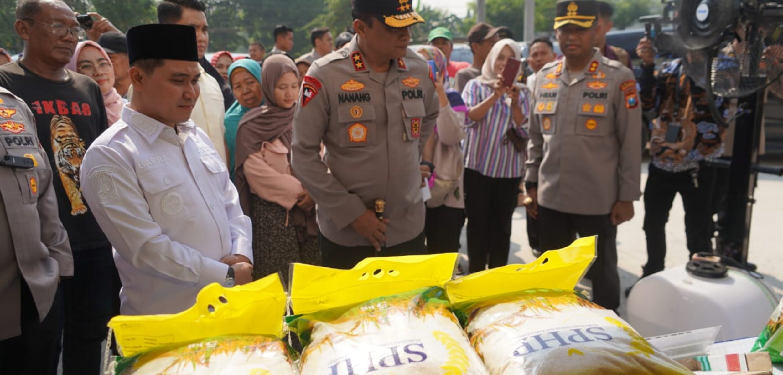 Bupati Mojokerto Muhammad Albarra turut berpartisipasi pada kegiatan Penanaman Jagung Serentak Kuartal IV Polda Jatim. (Kominfo Kab Mojokerto)