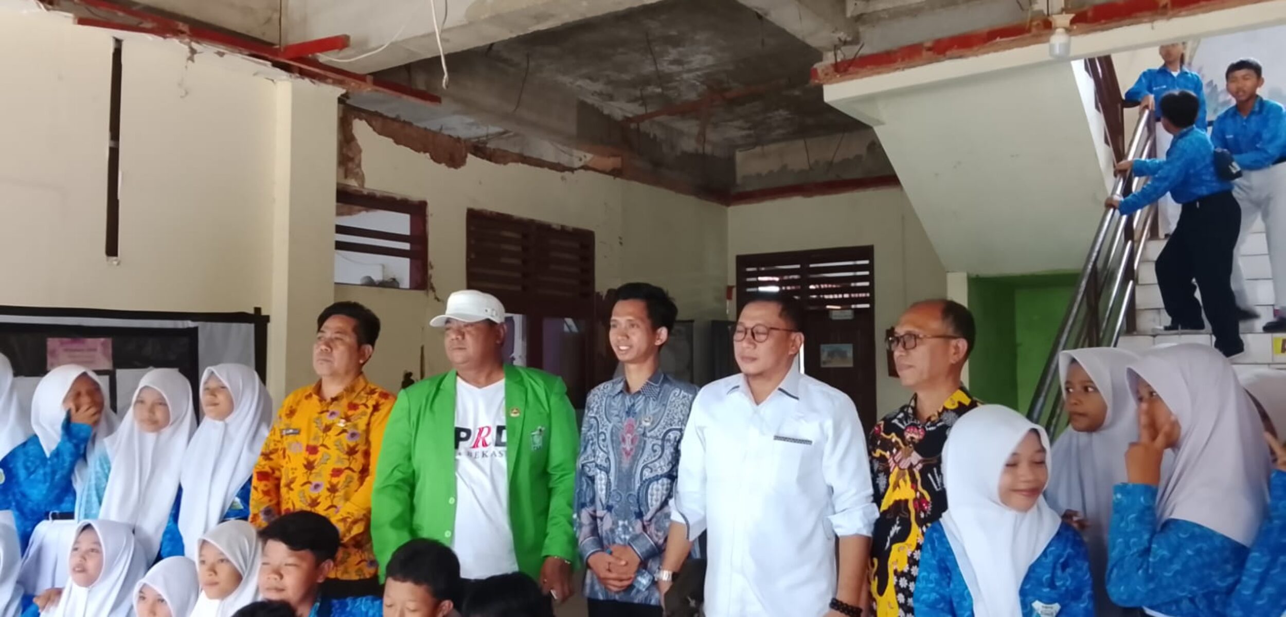 Komisi IV anggota DPRD kota Bekasi Wildan Faturrahman (PKB), Ahmadi (PKB) dan Achmad Rivai (PAN) saat sidak USB SMPN 62 Kota Bekasi. (Yanso/kabarterdepan.com) 