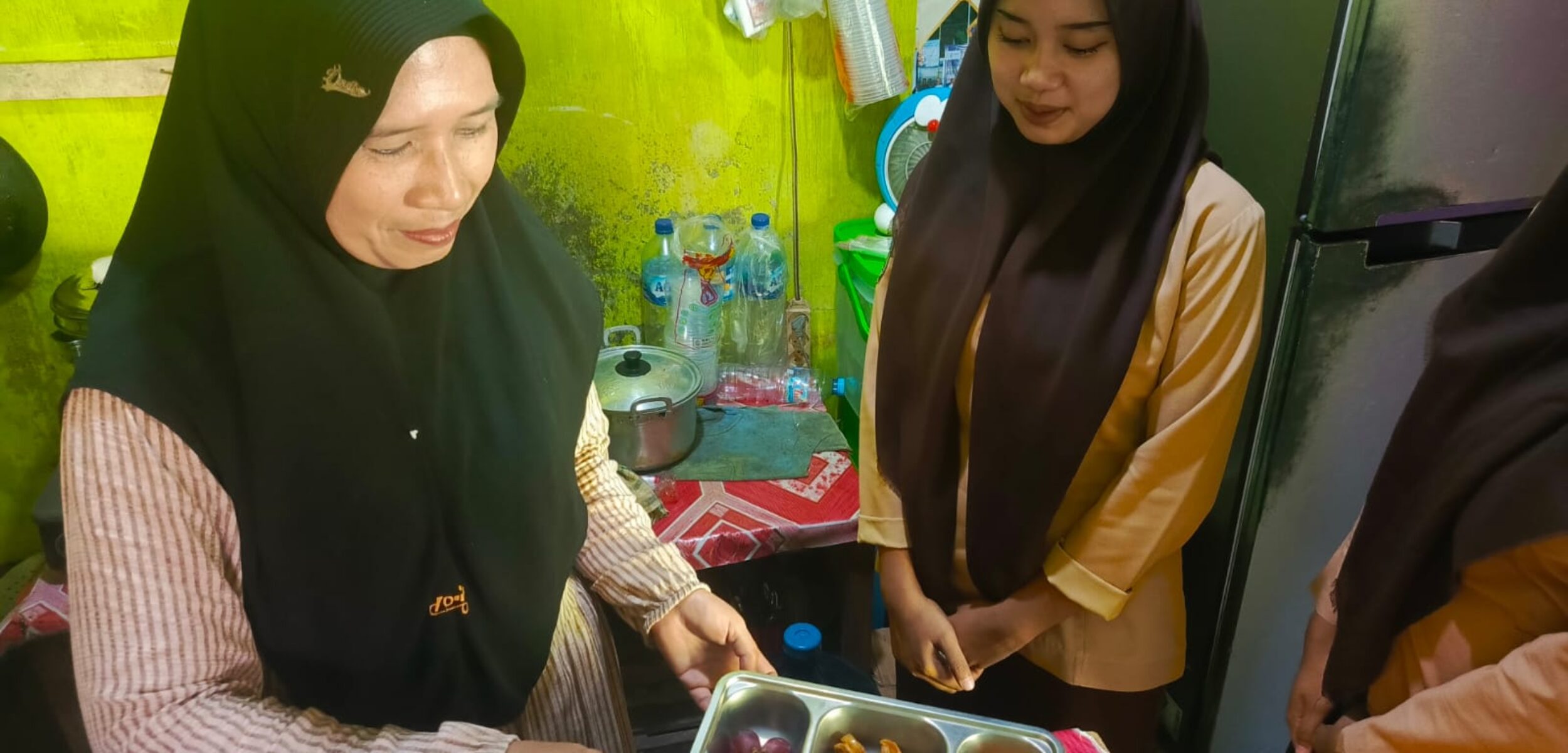 Pedagang kantin sekolah berharap perhatian pemerintah. (fais/kabarterdepan.com)