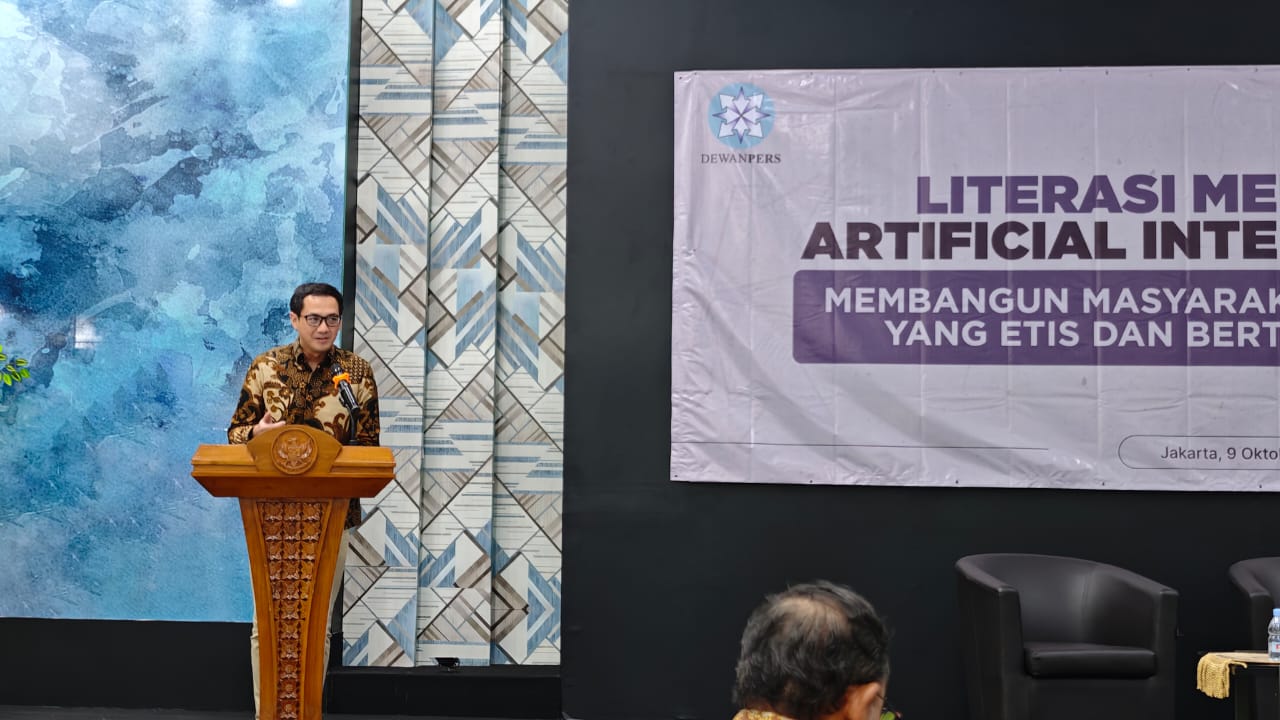 Ade Mulya, Direktur Public Affairs & Communications GoTo saat menyampaikan sambutan di Hall Dewan Pers, Jumat 10/10/2025 (Andy Yuwono / Kabarterdepan.com)