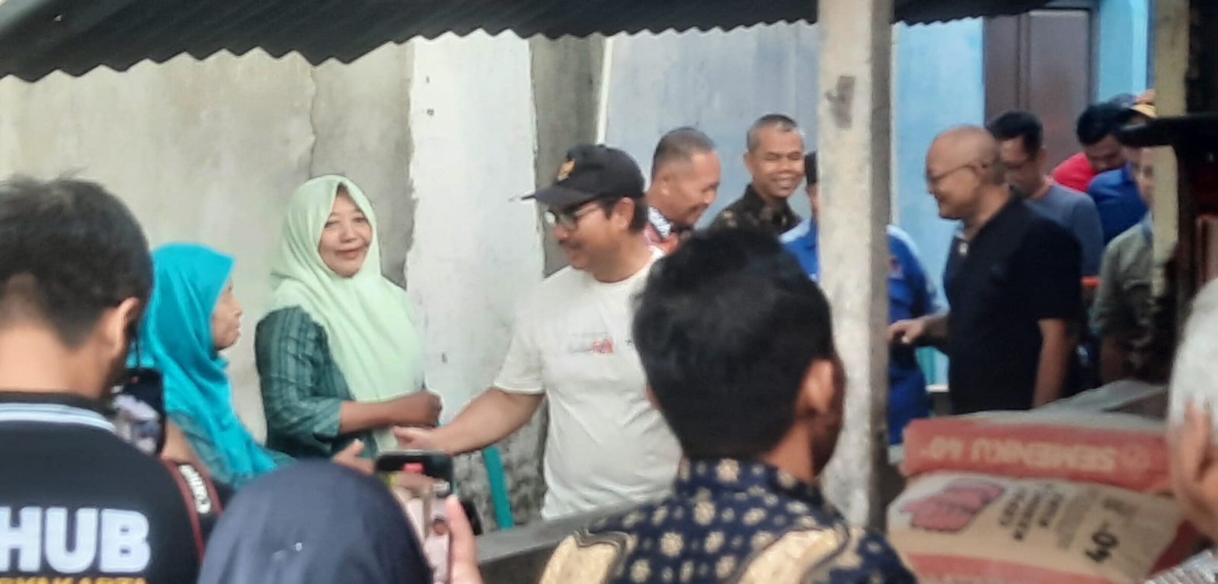 IMG 20251012 WA0088 1 Wali Kota Yogyakarta Hasto Wardoyo saat mengunjungi lokasi bedah rumah di Kemantren Mantrijeron, Kota Yogyakarta, DIY, Minggu (12/10/2025). (Hadid Husaini/kabarterdepan.com)