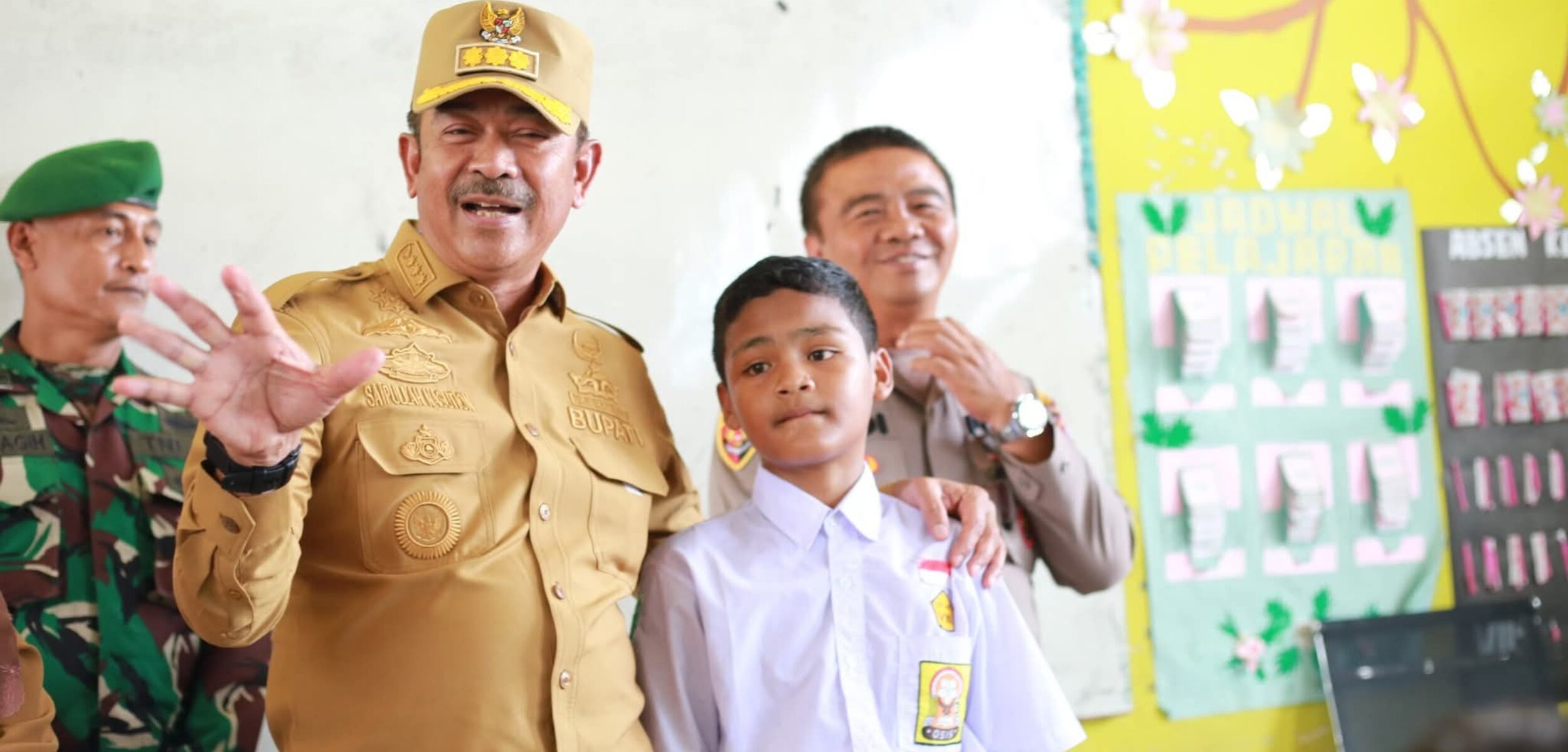 IMG 20251014 WA0086 1 Bupati Madina Saat Tinjau MBG di SMP N 5 Panyabungan(Suhartono/Kabarterdepan)