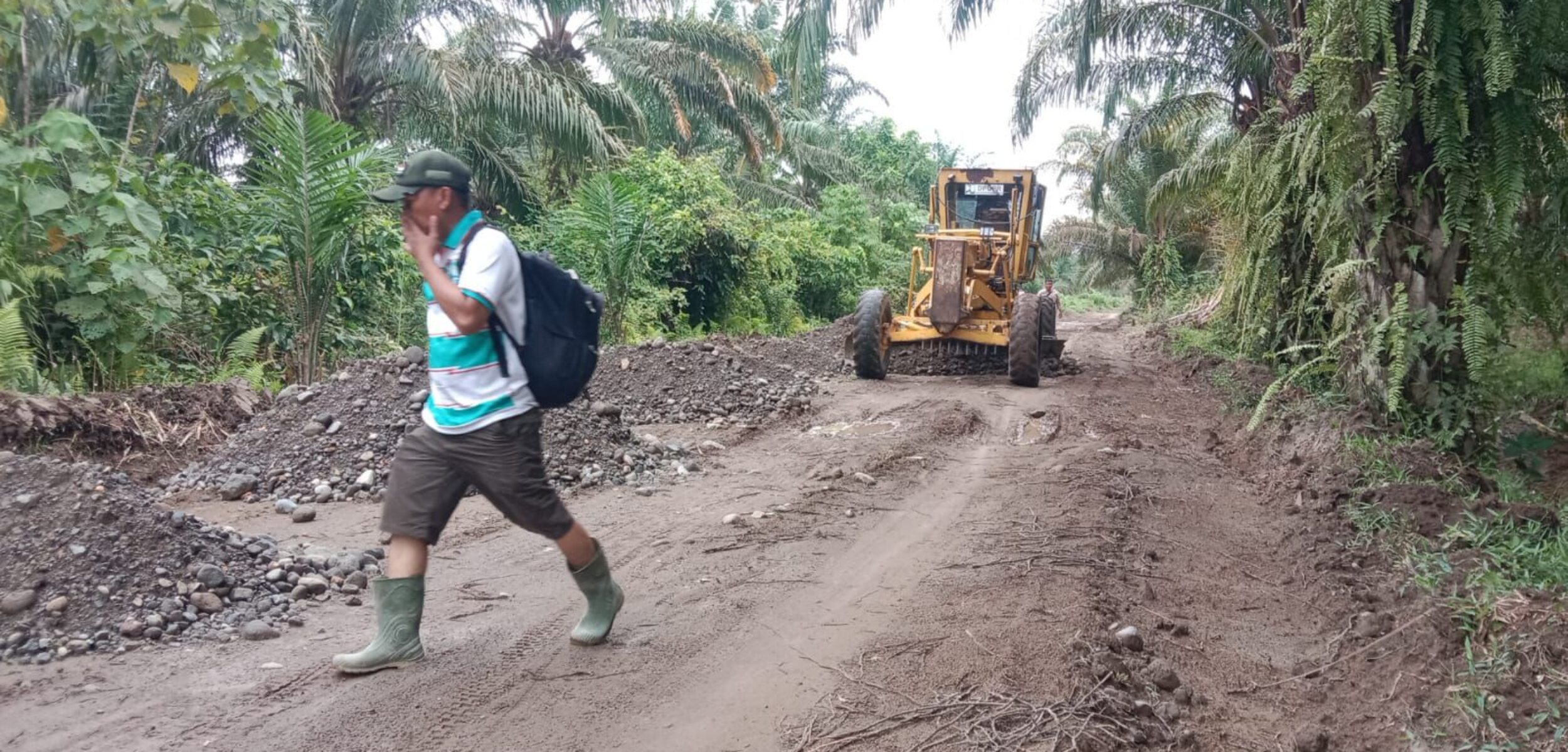 Pembukaan Jalan TMMD Kodim 0305 Pasaman, Warga Katiagan Mulai Rasakan Manfaatnya
