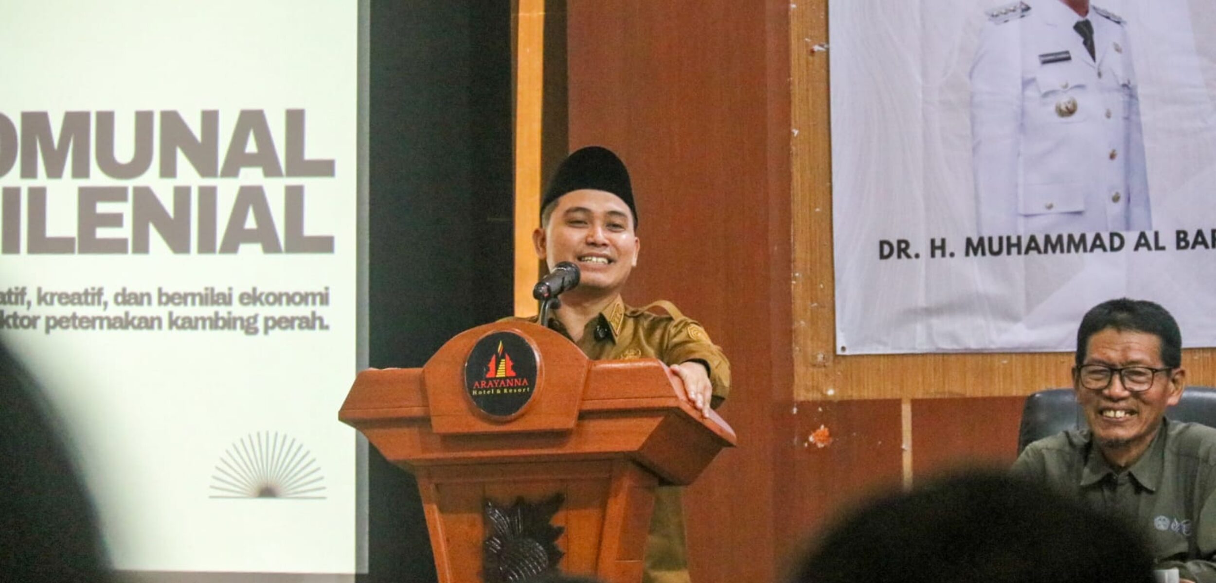 Bupati Mojokerto Muhammad Albara menghadiri kegiatan Workshop Manajemen Usaha Ternak Kambing Perah dalam rangka pemberdayaan petani milenial. (Kominfo Kab Mojokerto)