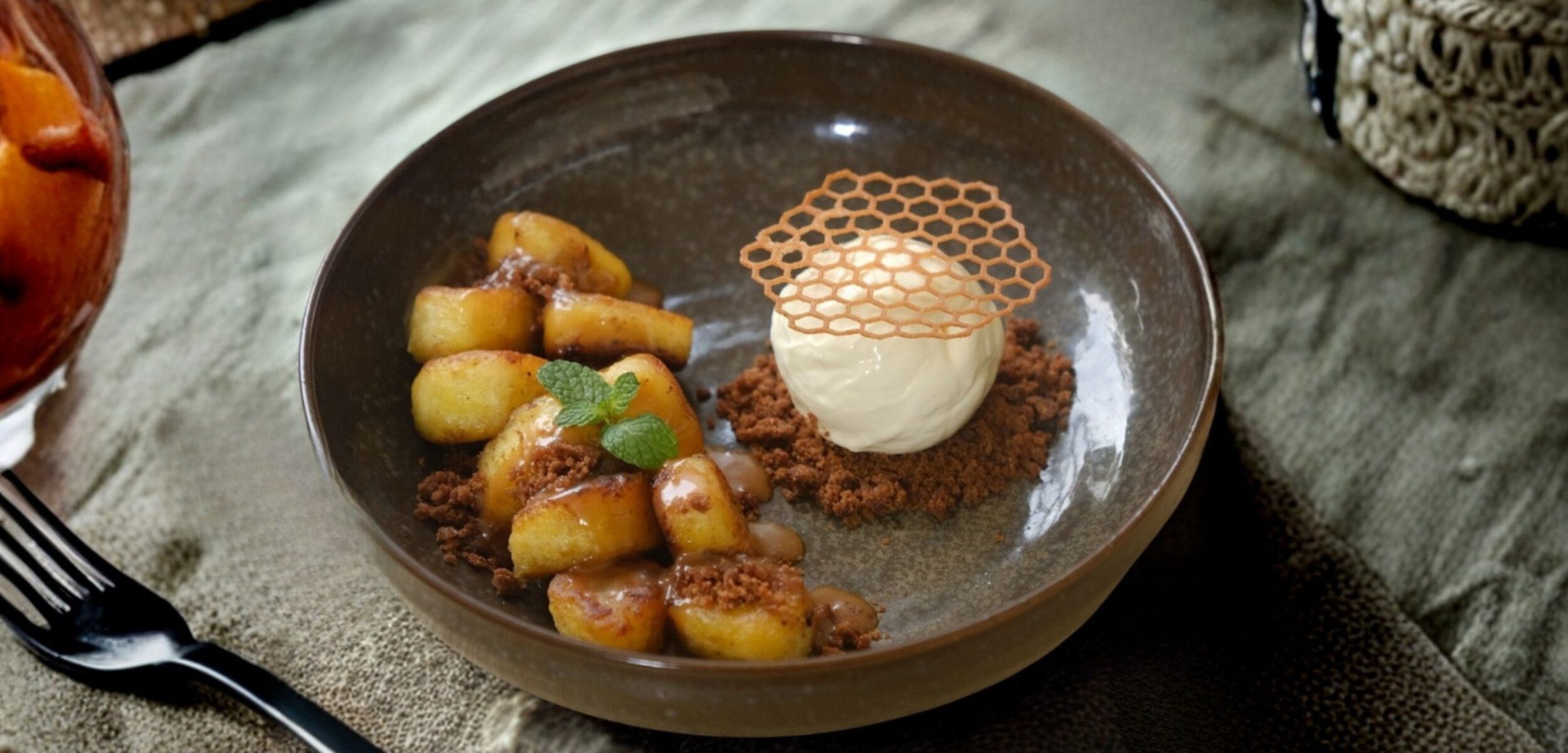 Banana Butterscotch and Biscoff Crumb di Quest San Denpasar. (Archipelago for Kabar Terdepan)