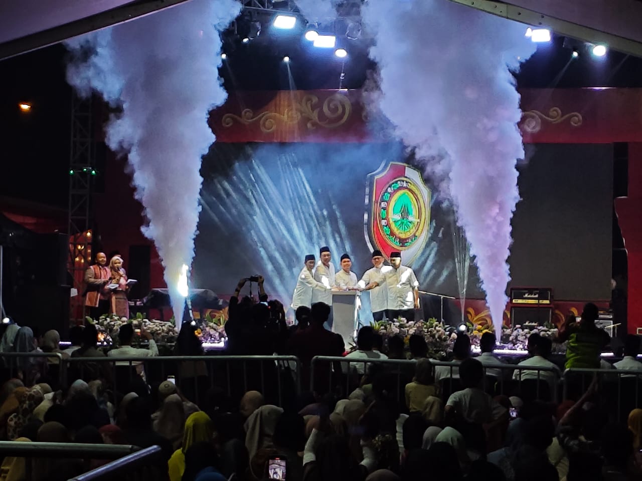IMG 20251024 WA0015 1 Bupati Mojokerto Muhammad Albarra membuka pagelaran budaya dan religi akbar bertajuk Troloyo Fest 2025. (Lintang/Kabarterdepan.com)